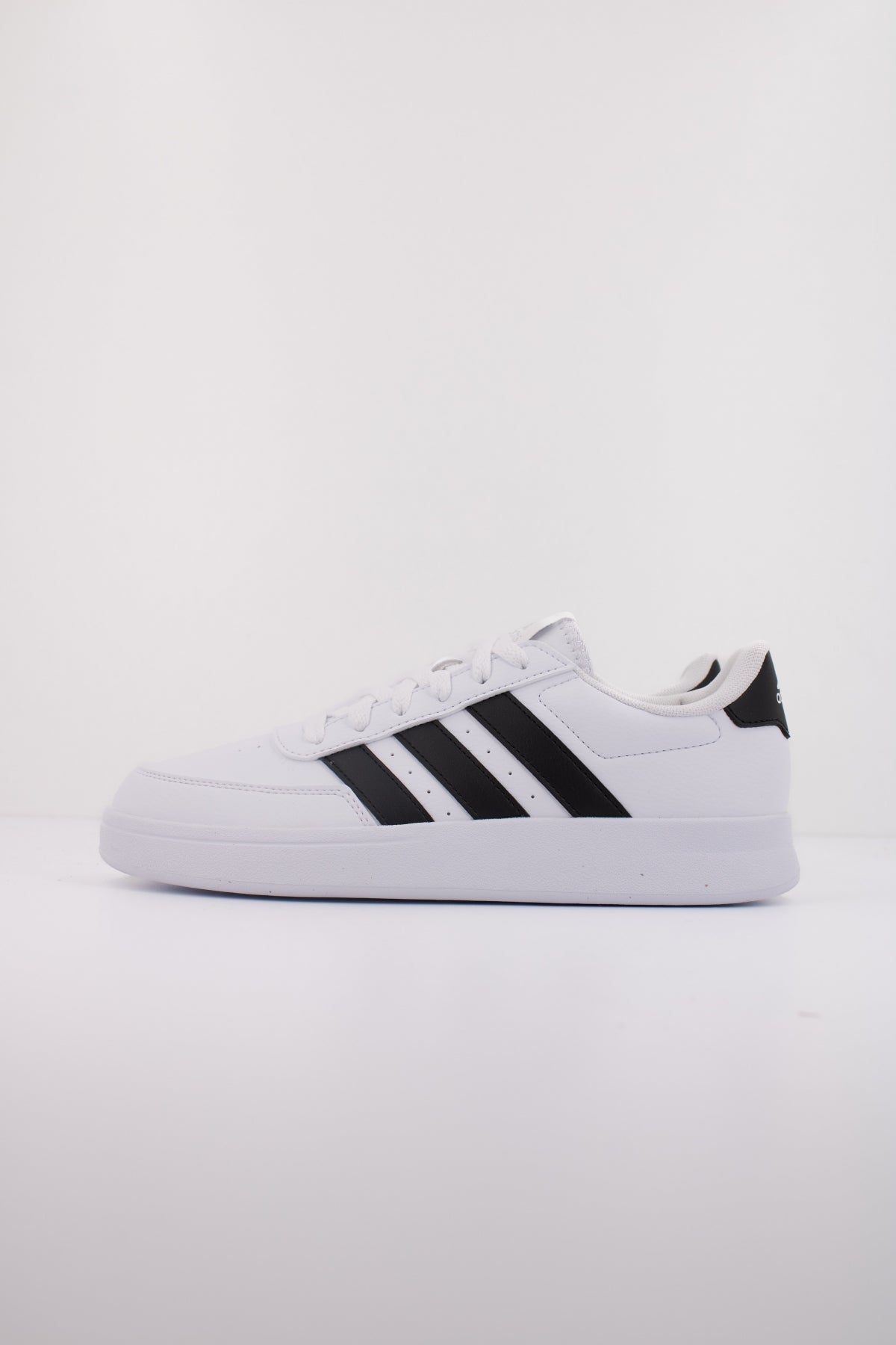 ADIDAS BREAKNET . en color BLANCO  (1)