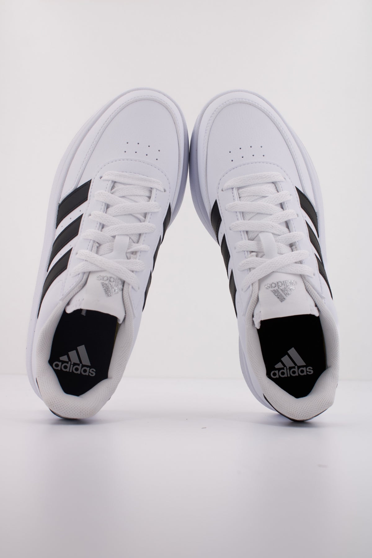 ADIDAS BREAKNET . en color BLANCO  (3)