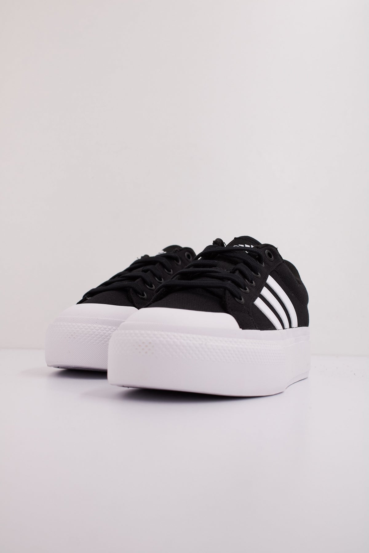 ADIDAS BRAVADA . PLATFOR en color NEGRO  (2)