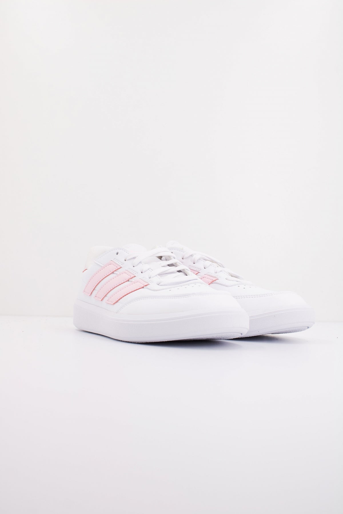 ADIDAS COURTBLOCK en color BLANCO  (2)
