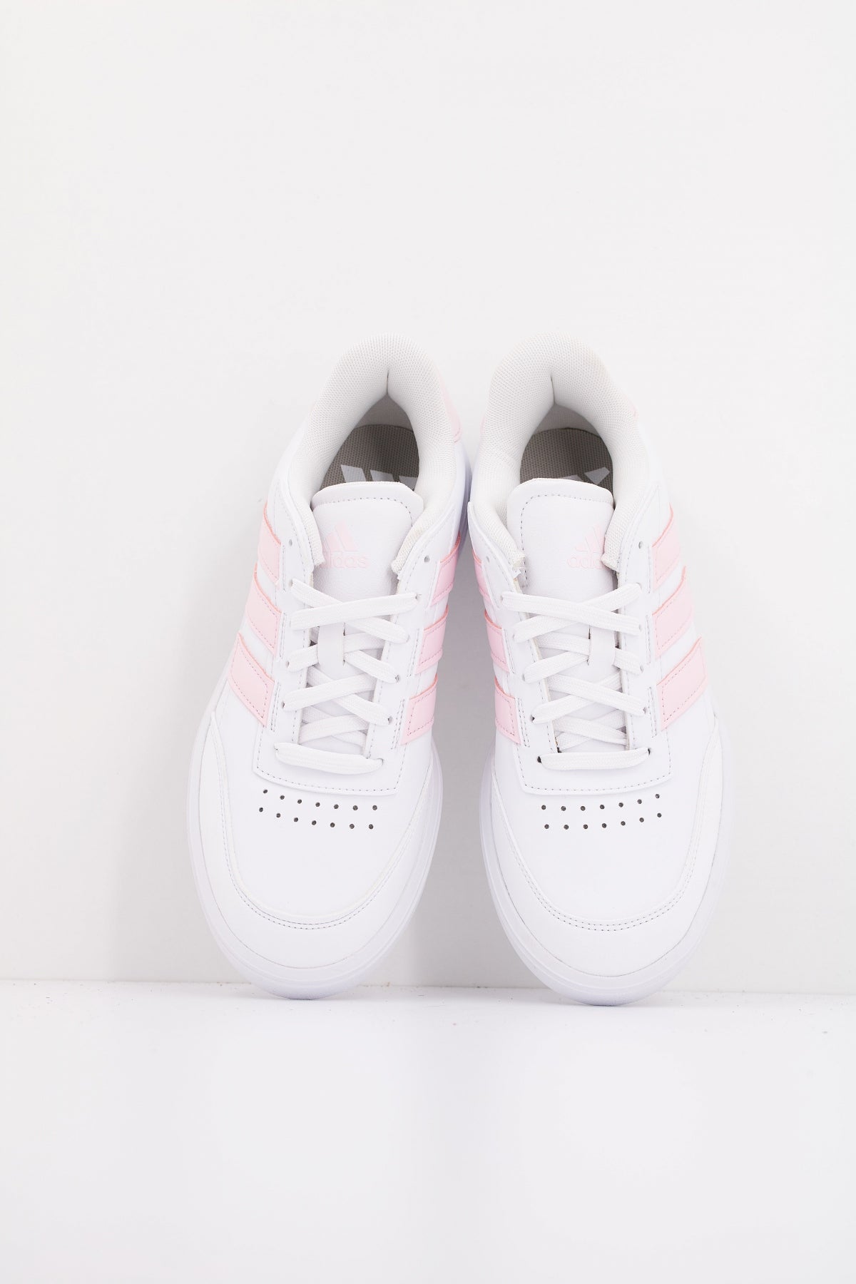 ADIDAS COURTBLOCK en color BLANCO  (3)