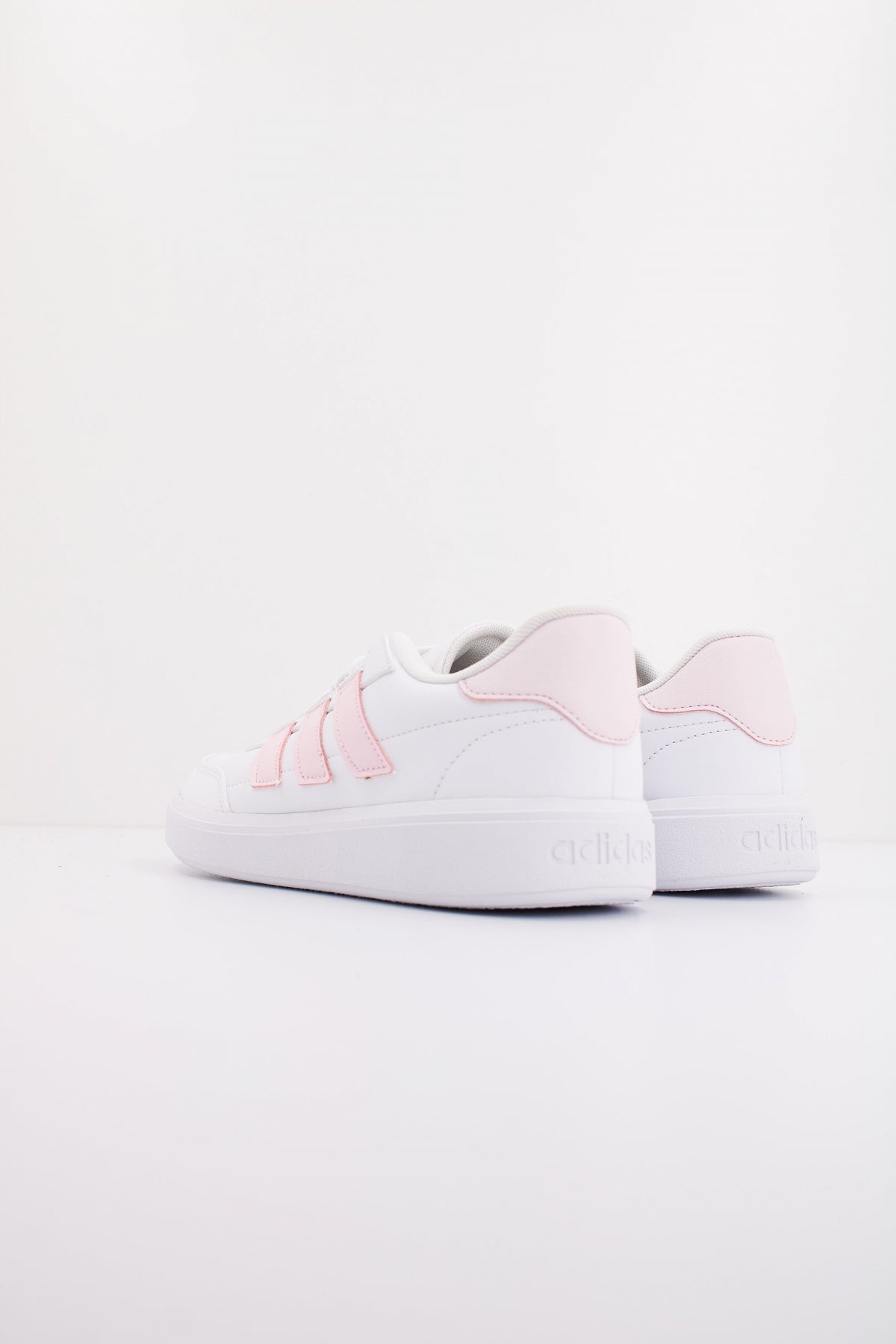 ADIDAS COURTBLOCK en color BLANCO  (4)
