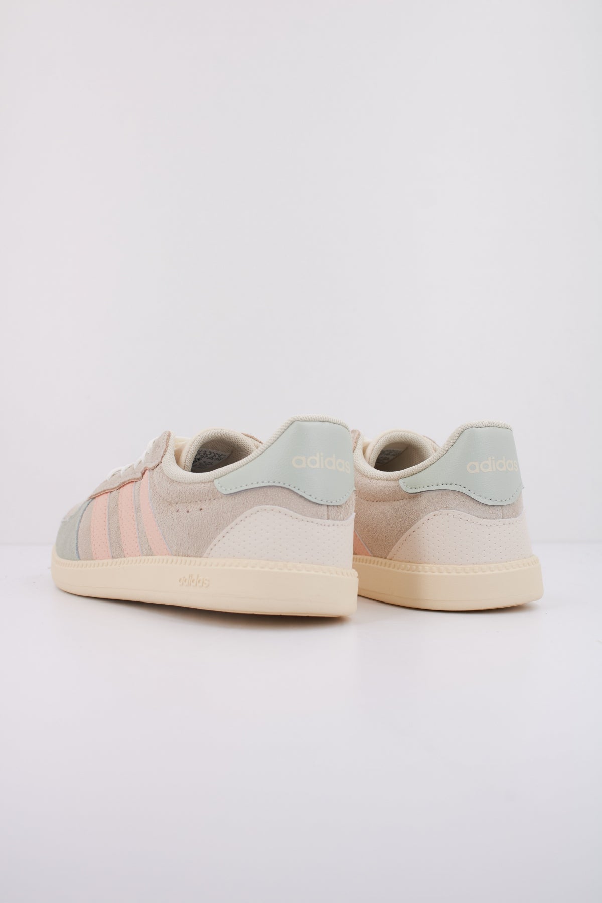 ADIDAS BREAKNET SLEEK en color MULTICOLOR  (4)