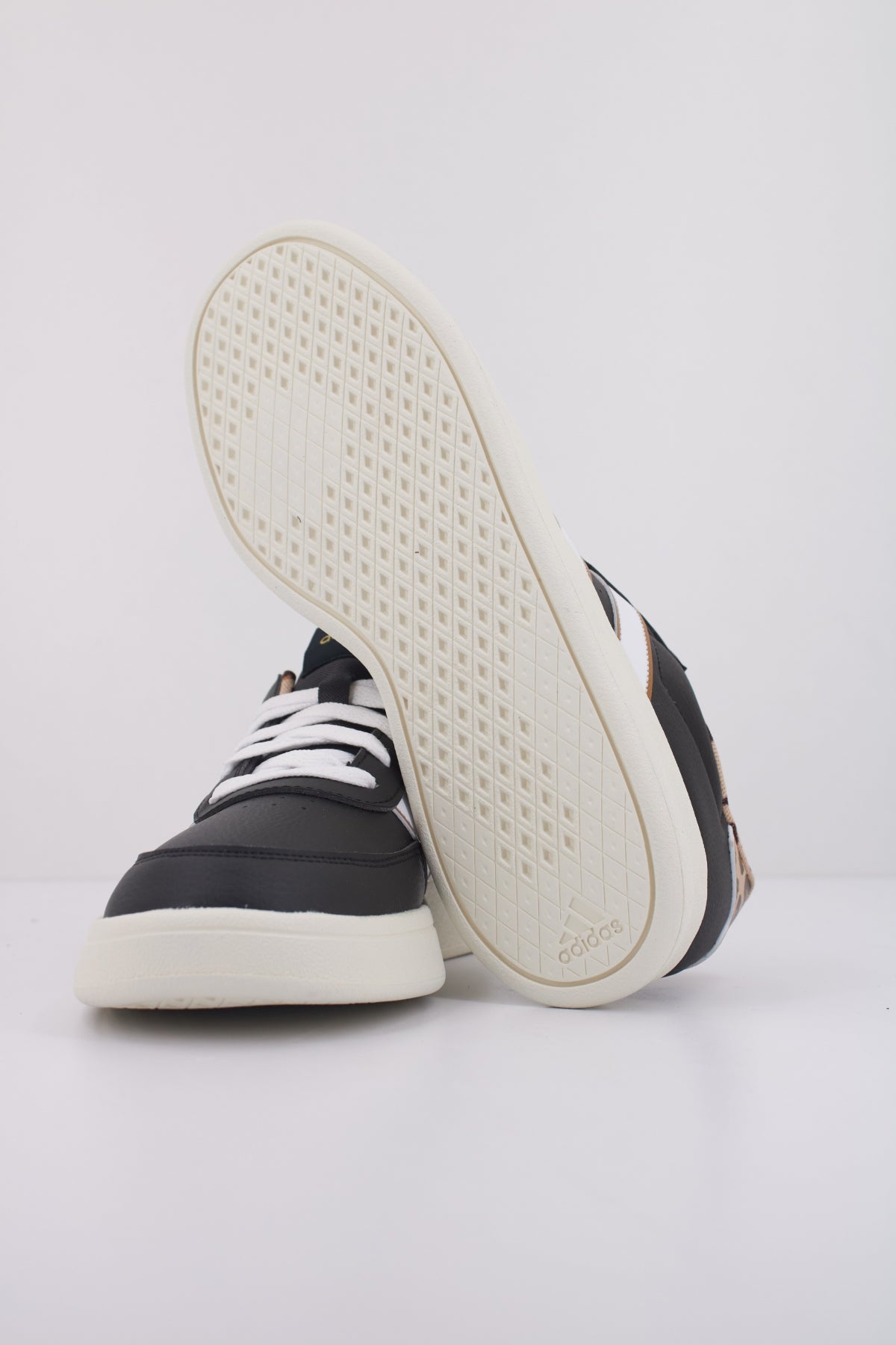 ADIDAS BREAKNET . en color NEGRO  (5)