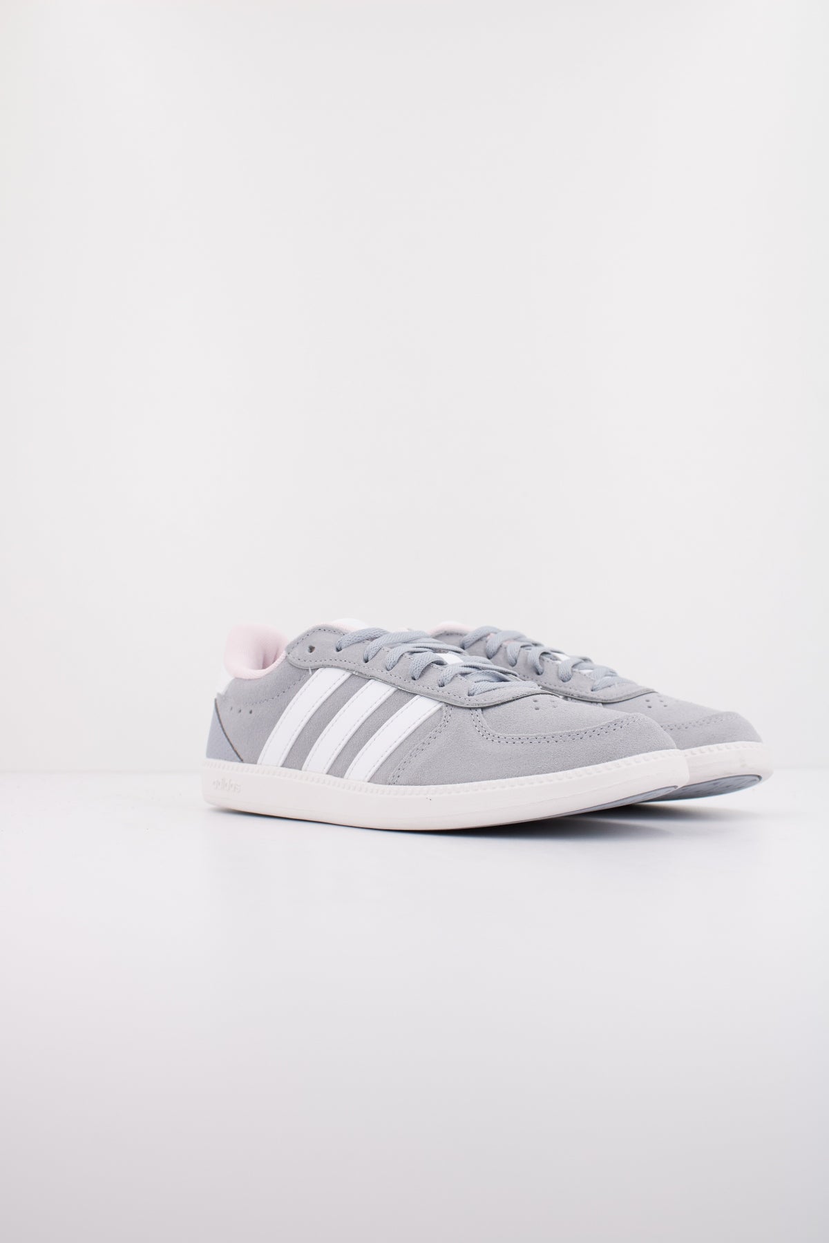 ADIDAS BREAKNET SLEEK en color GRIS  (2)