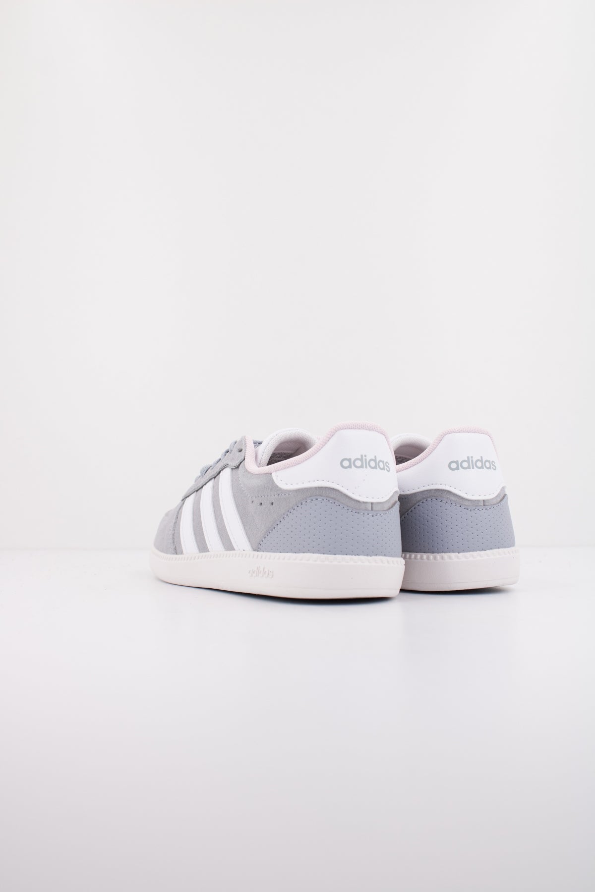 ADIDAS BREAKNET SLEEK en color GRIS  (4)