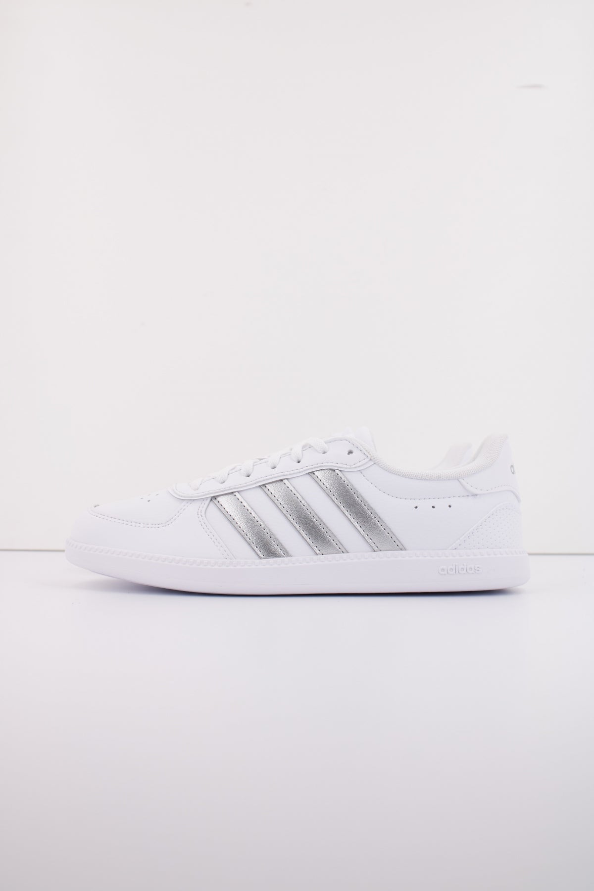 ADIDAS BREAKNET SLEEK en color BLANCO  (1)