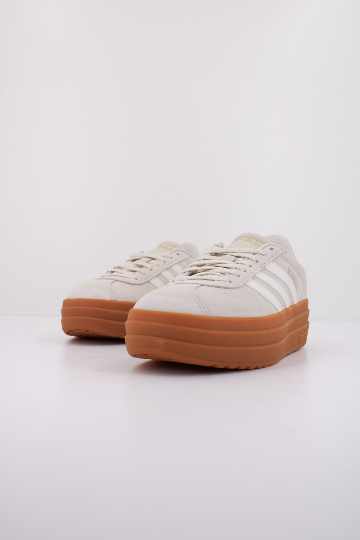 ADIDAS COURT BOLD en color BEIS  (2)