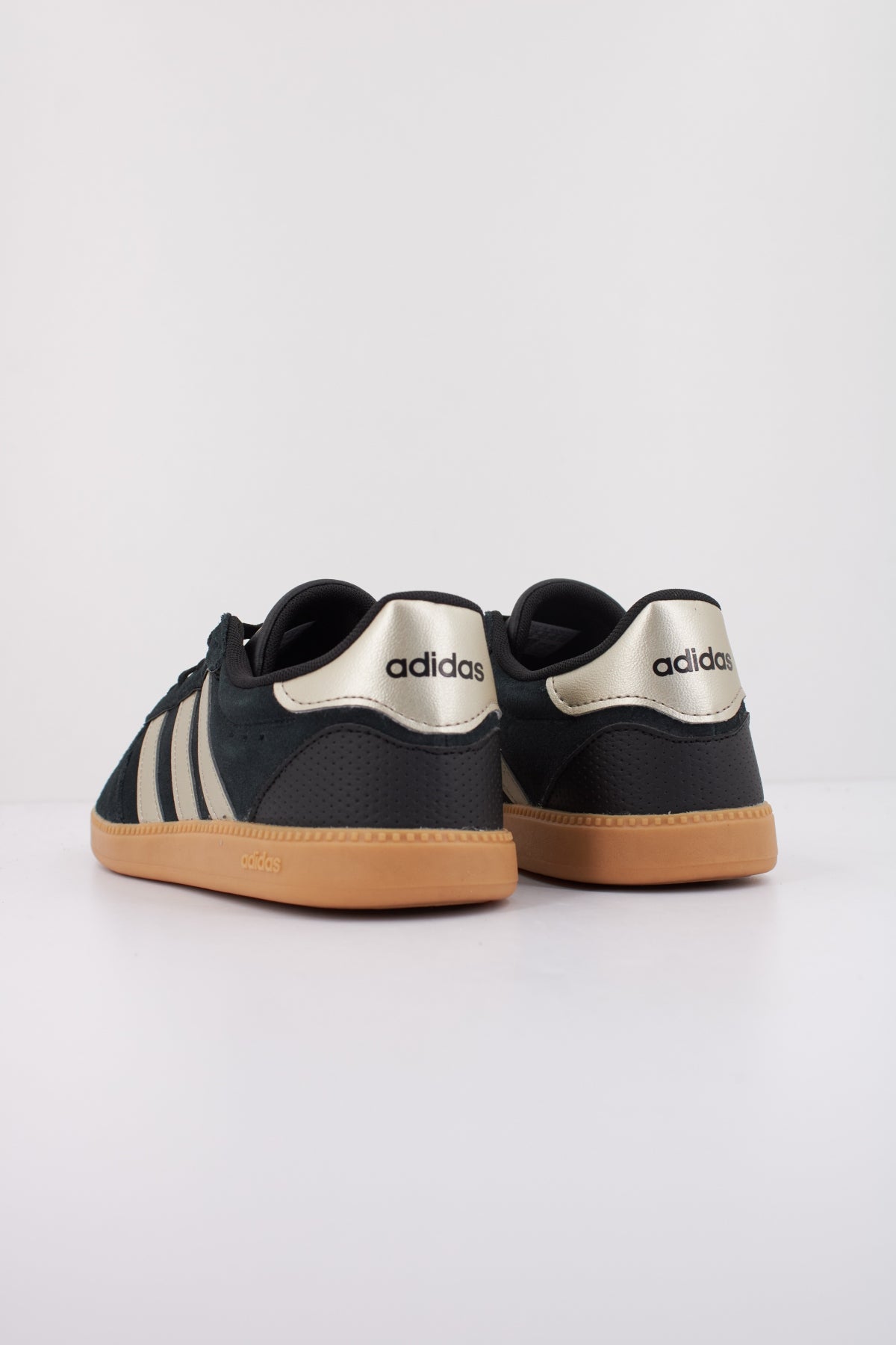 ADIDAS BREAKNET SLEEK en color NEGRO  (4)