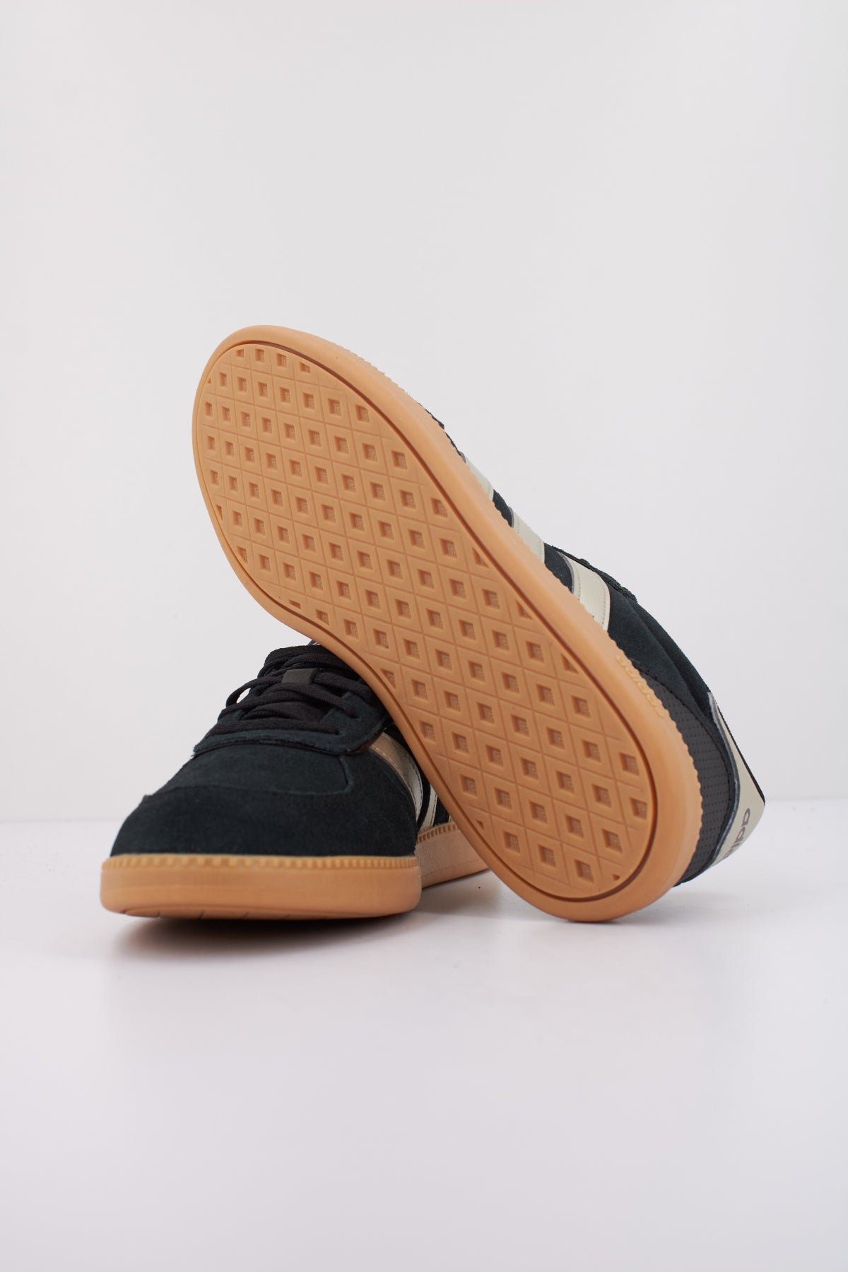 ADIDAS BREAKNET SLEEK en color NEGRO  (5)