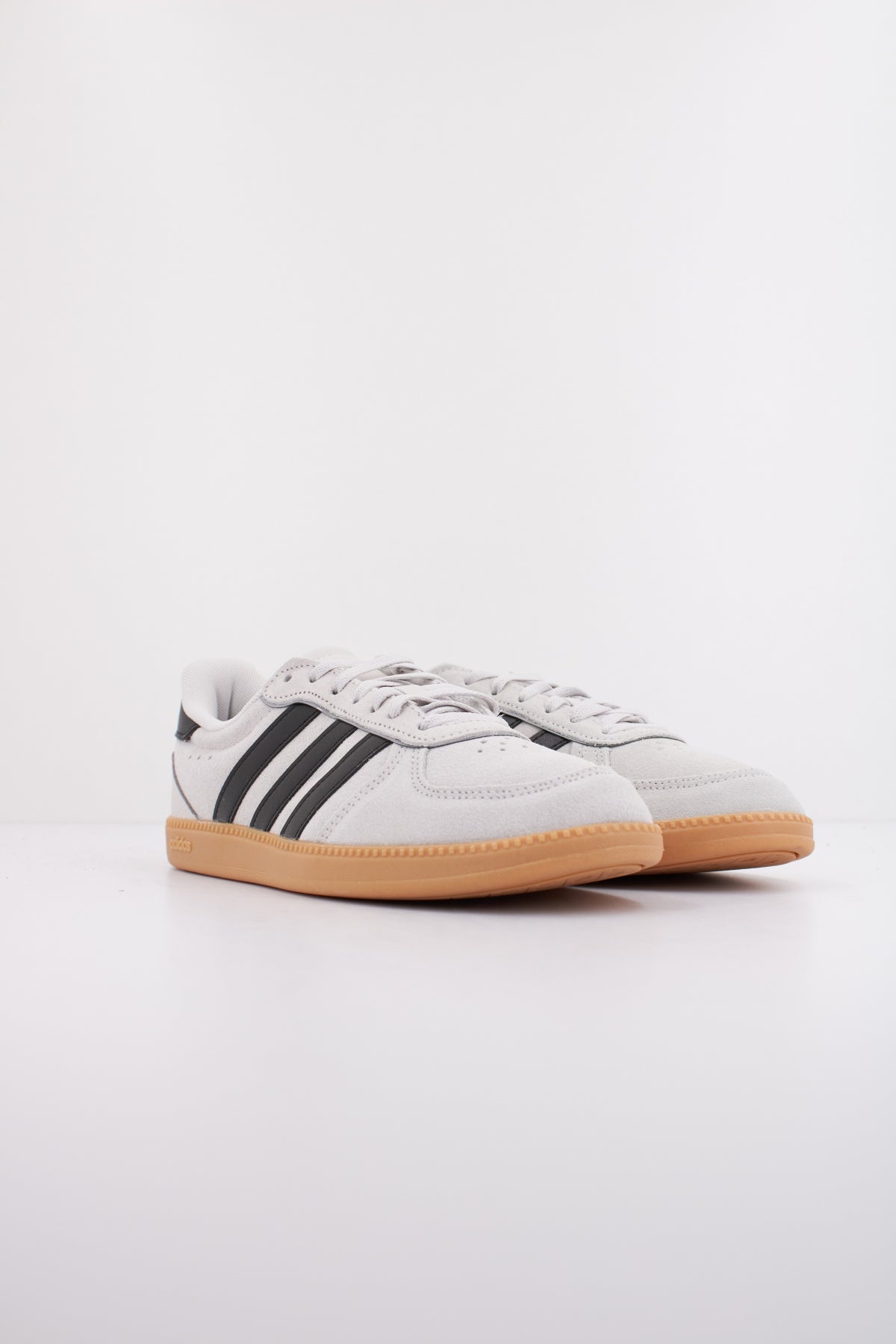 ADIDAS BREAKNET SLEEK en color GRIS  (2)