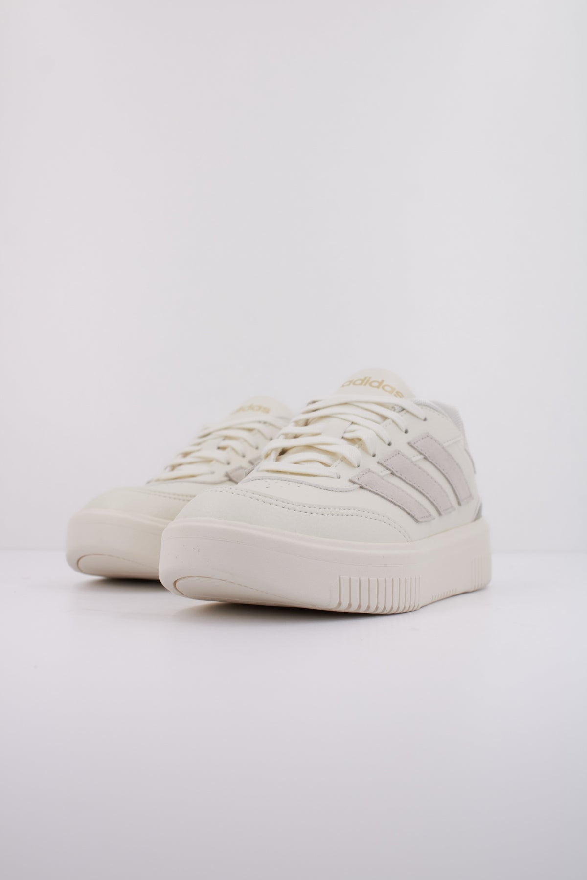 ADIDAS COURTBLOCK BOLD en color BEIS  (2)