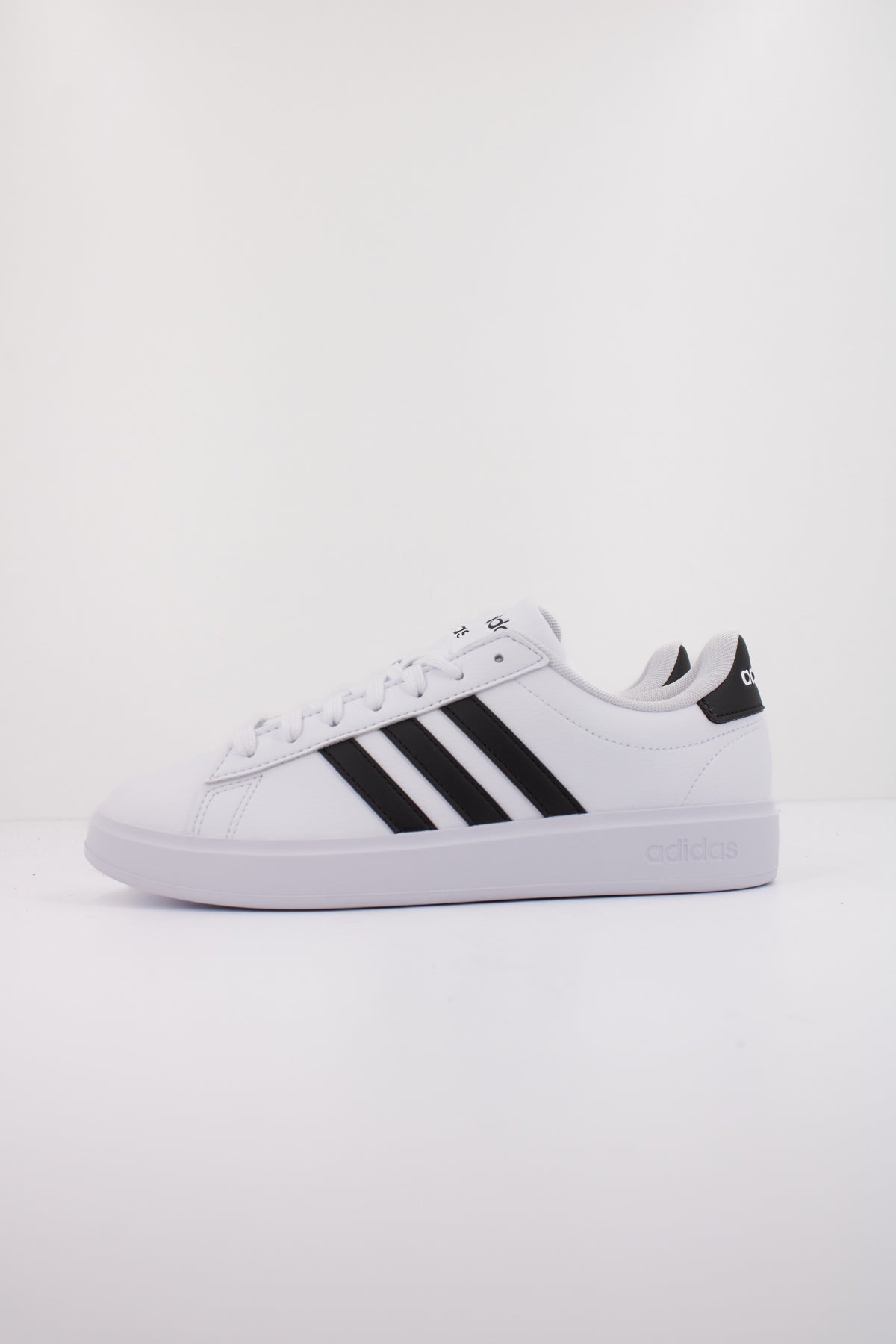 ADIDAS  GRAND COURT .  en color BLANCO  (1)