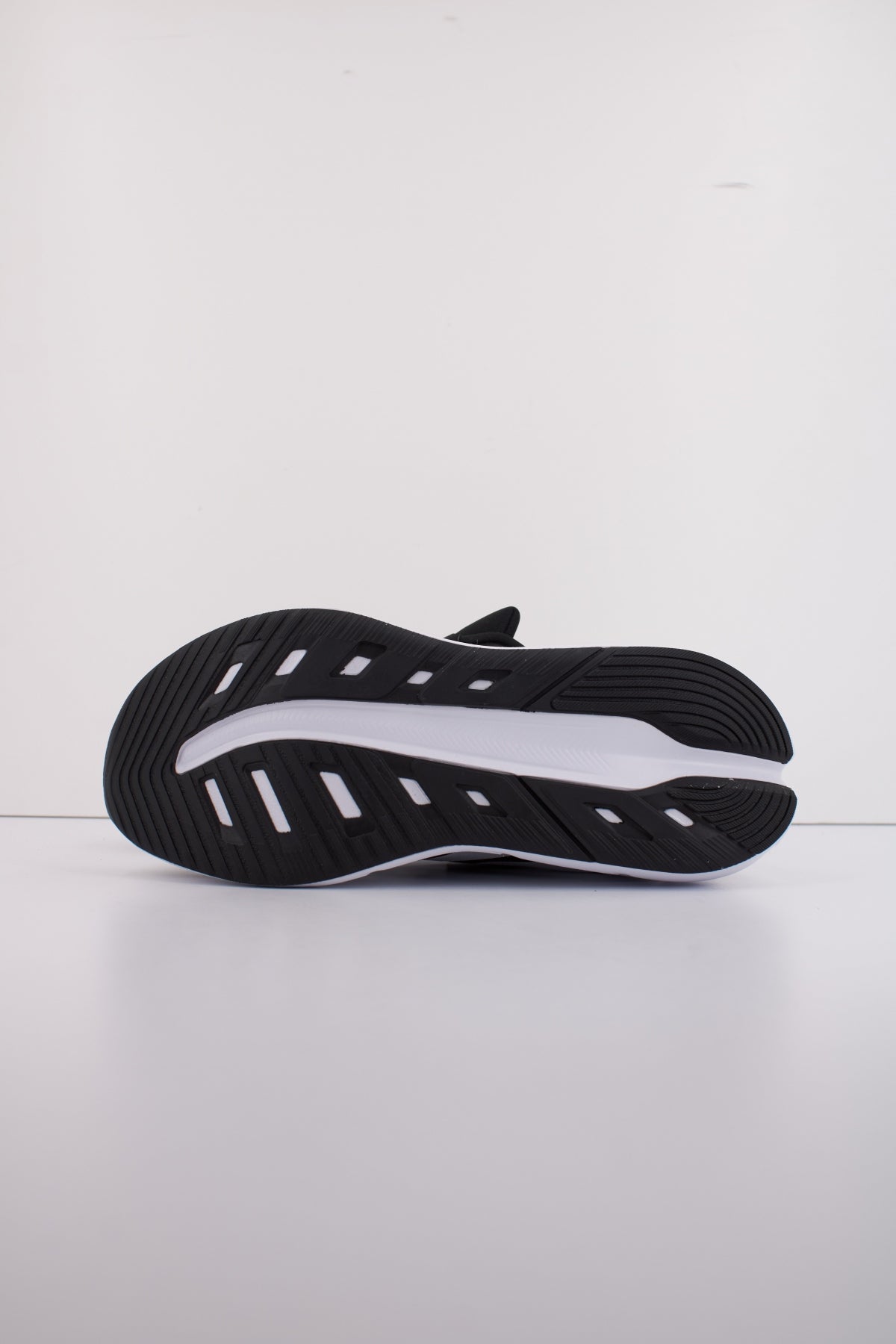 ADIDAS QUESTAR  W en color NEGRO  (5)