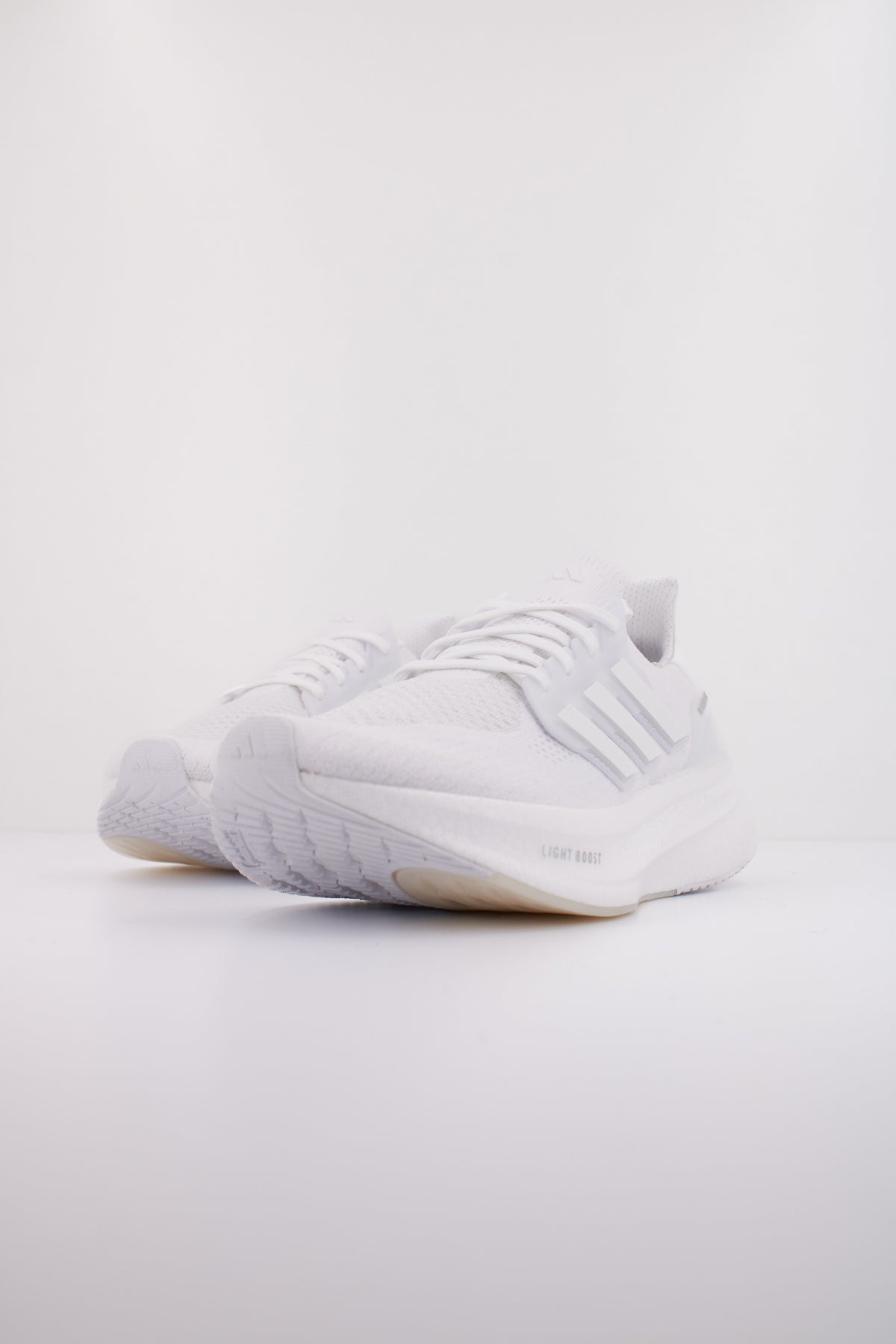 ADIDAS  ULTRABOOST  W  en color BLANCO  (2)