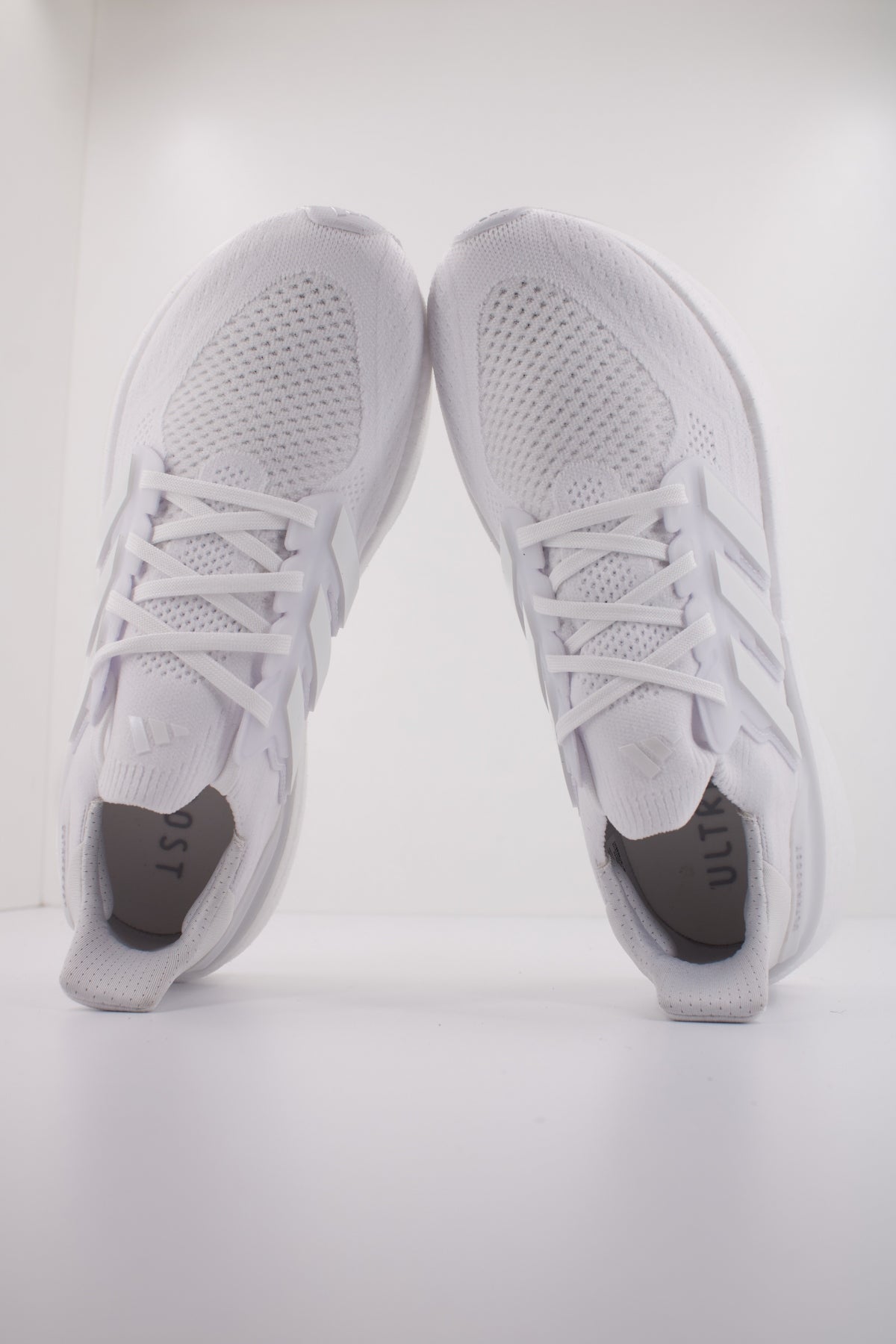 ADIDAS  ULTRABOOST  W  en color BLANCO  (3)
