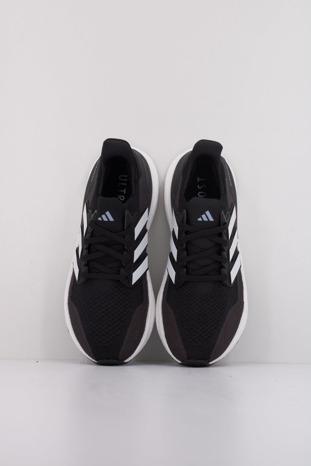 ADIDAS ULTRABOOST  W en color NEGRO  (3)