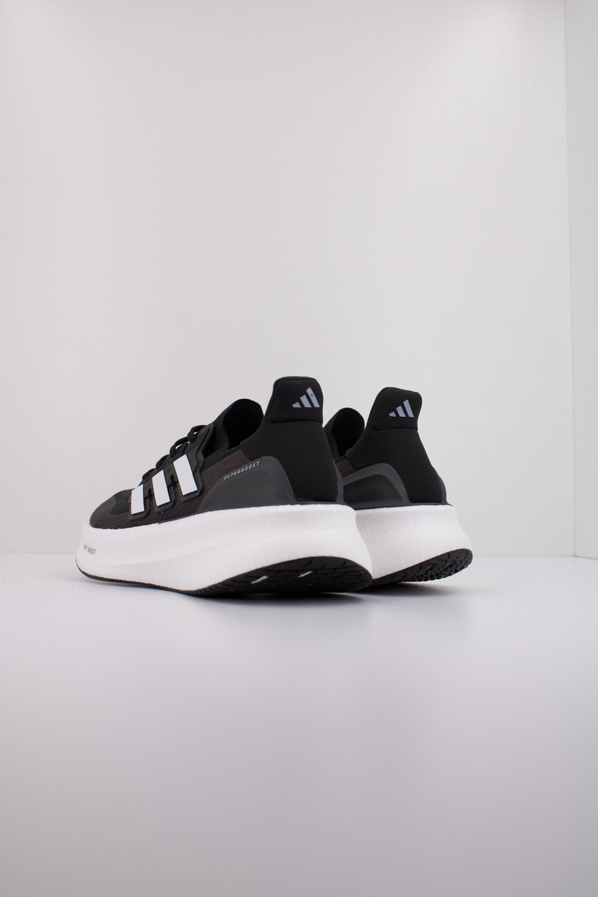 ADIDAS ULTRABOOST  W en color NEGRO  (4)