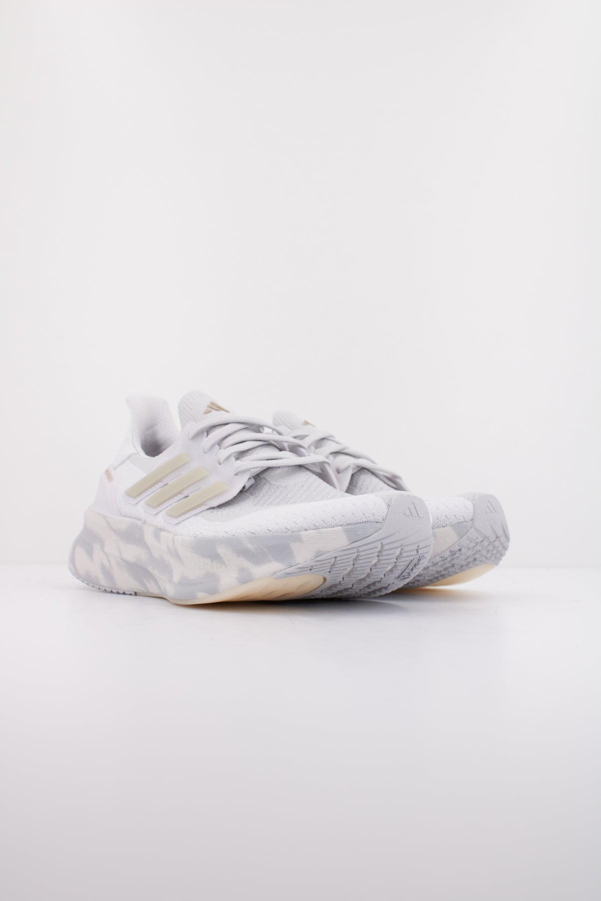 ADIDAS ULTRABOOST  W en color GRIS  (2)