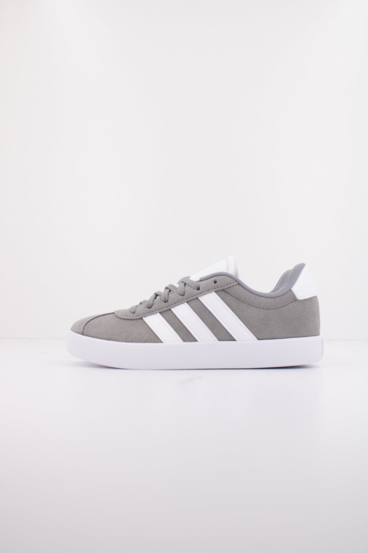 ADIDAS VL COURT . K en color GRIS  (1)