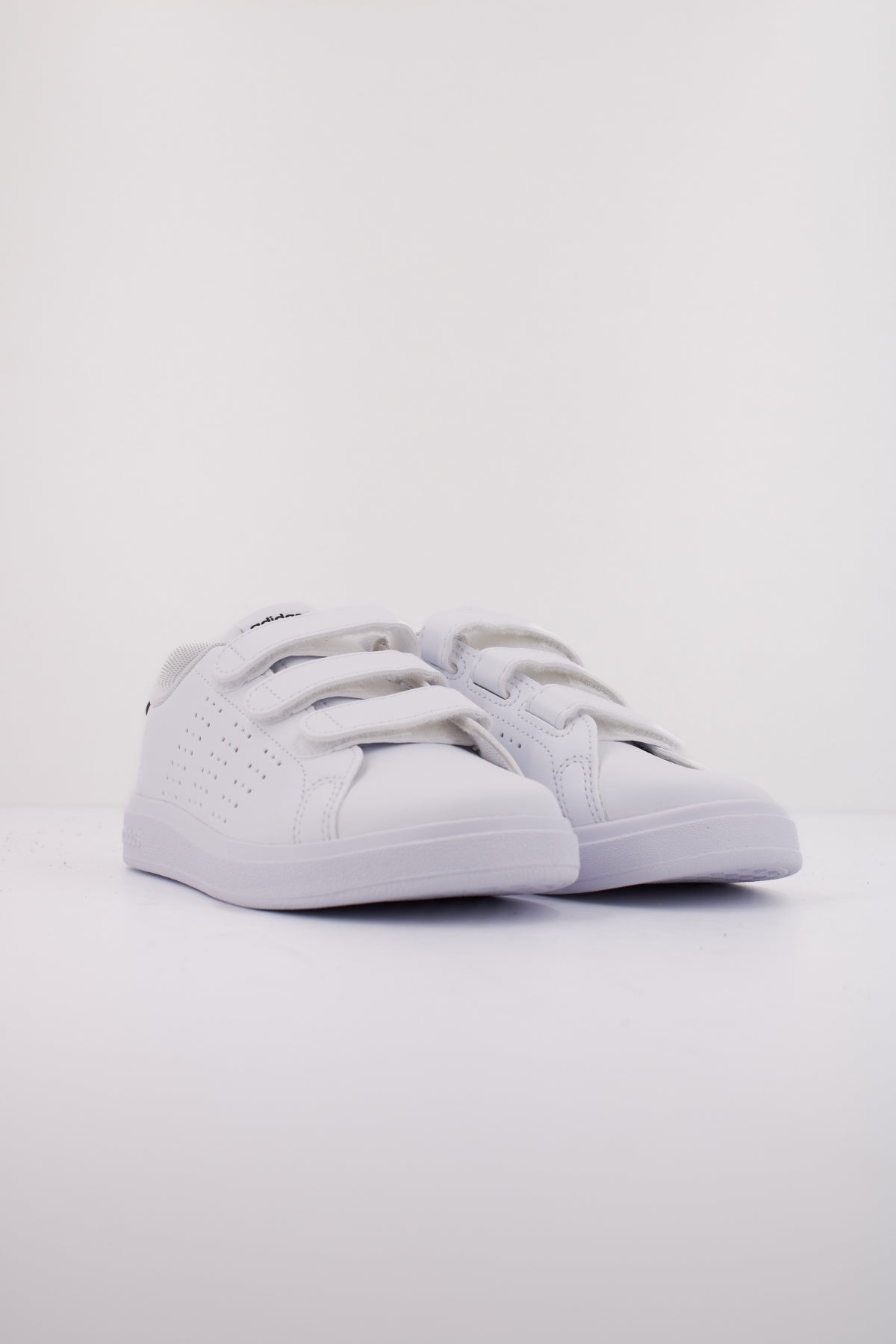 ADIDAS ADVANTAGE BASE . en color BLANCO  (2)