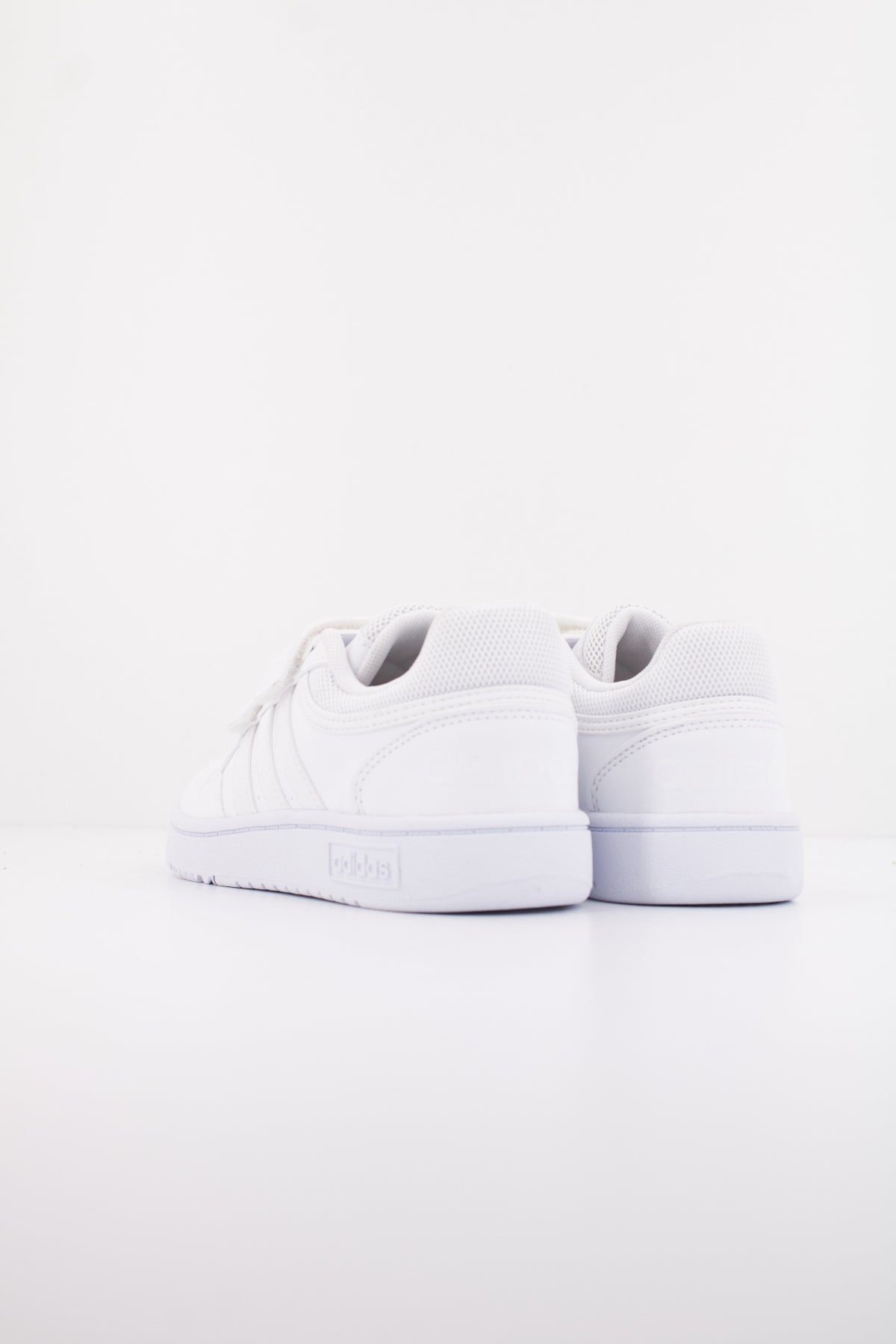 ADIDAS  HOOPS . CF C  en color BLANCO  (4)