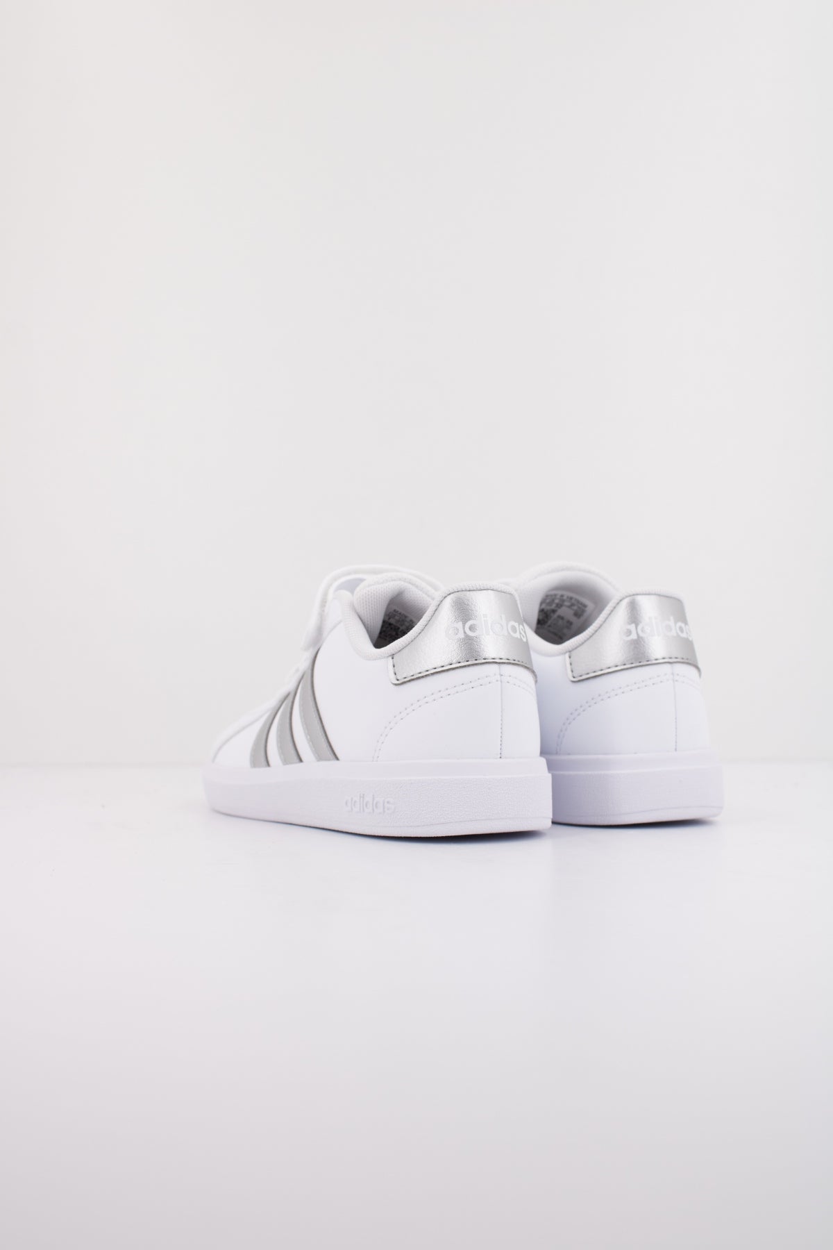 ADIDAS GRAND COURT . EL en color BLANCO  (4)