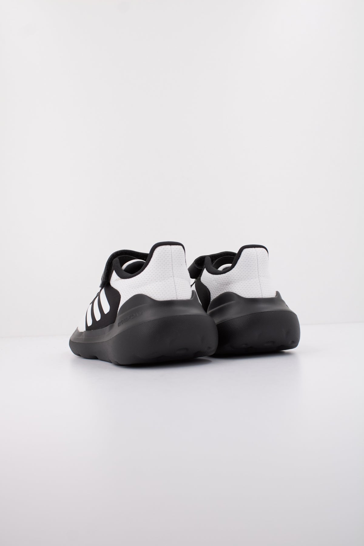 ADIDAS TENSAUR RUN . EL en color NEGRO  (4)