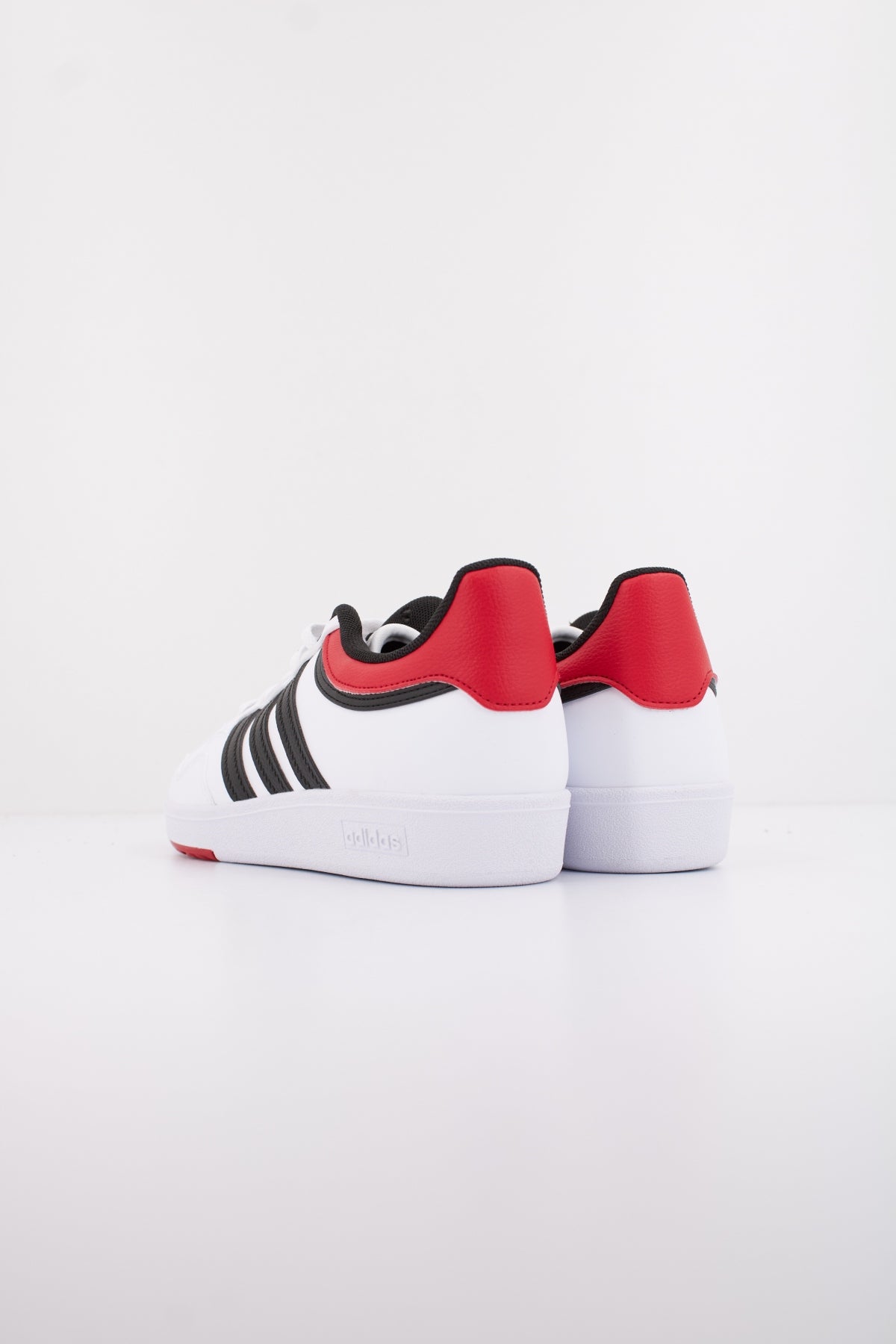 ADIDAS  HOOPS . J  en color BLANCO  (4)