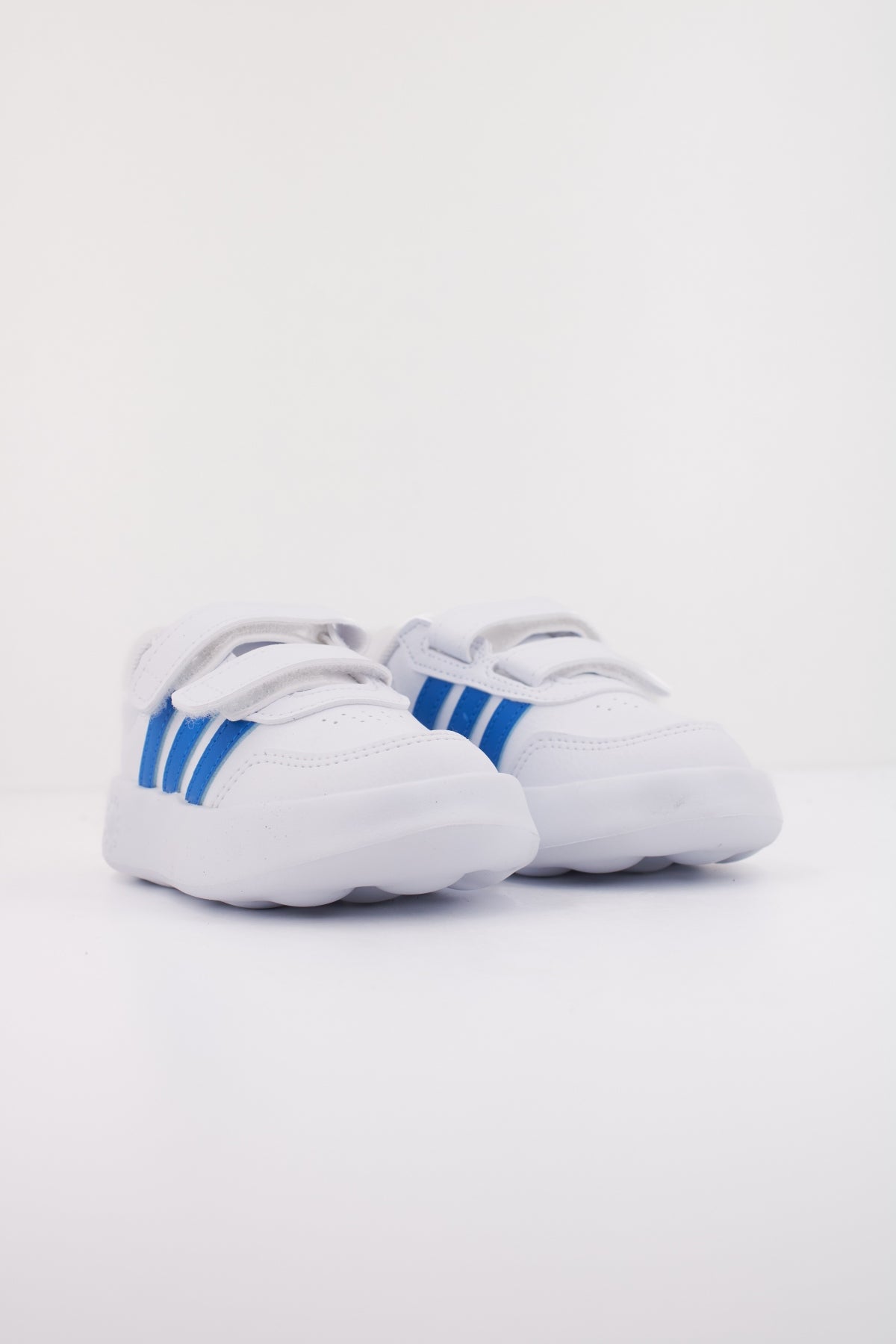 ADIDAS BREAKNET . CF I en color BLANCO  (2)