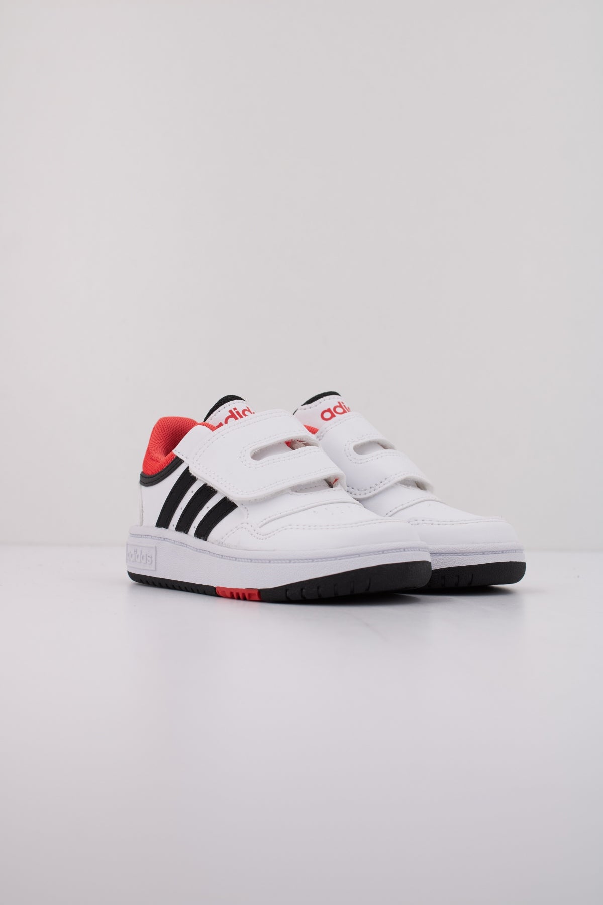 ADIDAS  HOOPS . CF I  en color BLANCO  (2)
