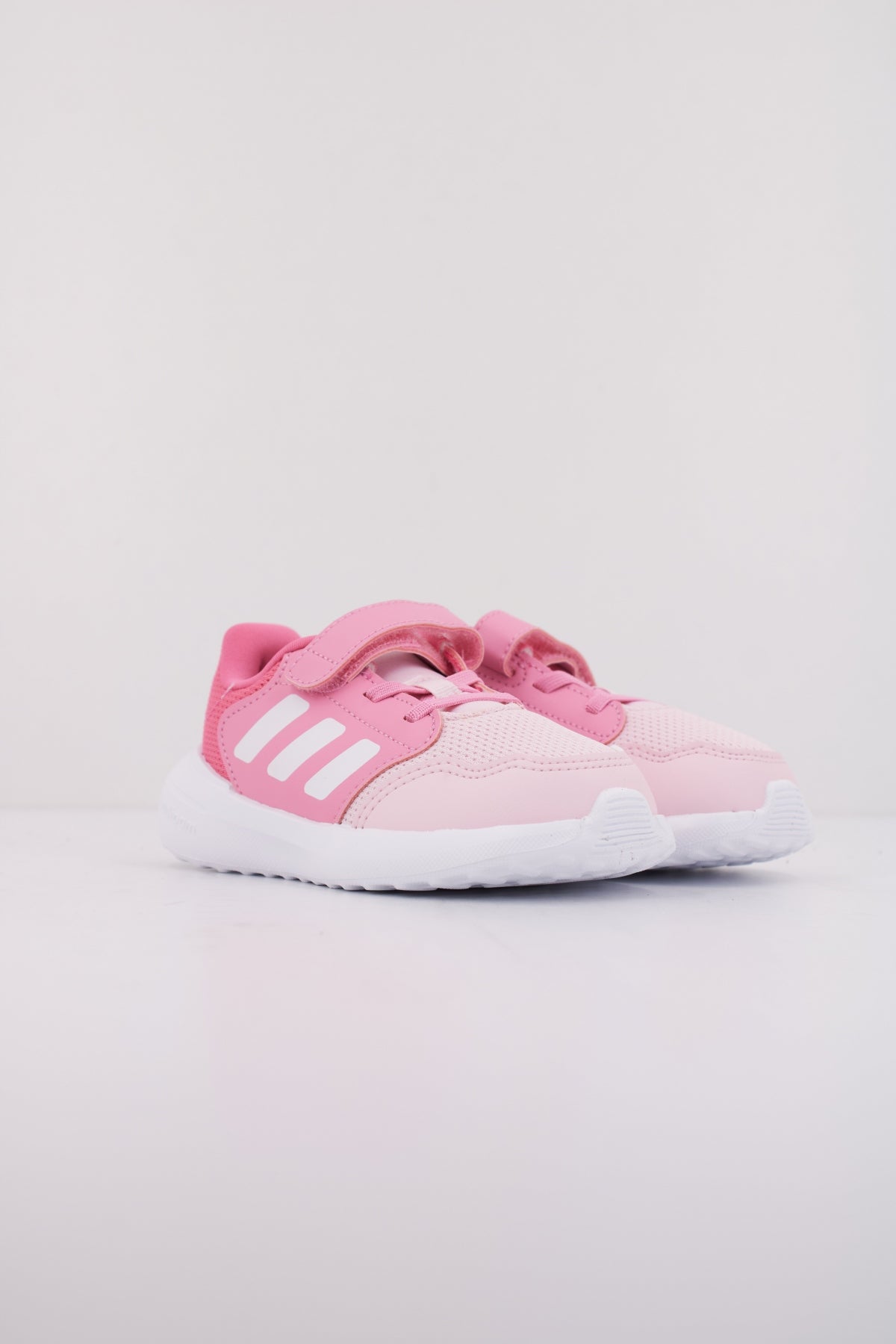 ADIDAS TENSAUR RUN . EL en color ROSA  (2)