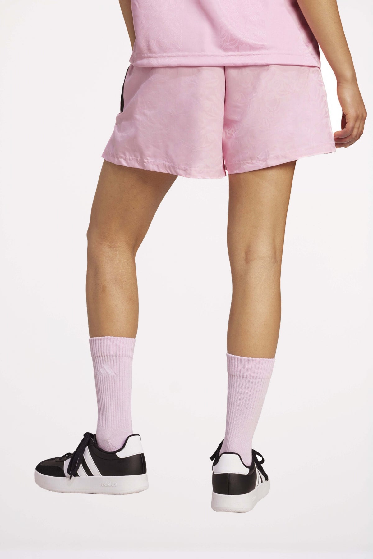 ADIDAS  W TIRO Q SH  en color ROSA  (3)