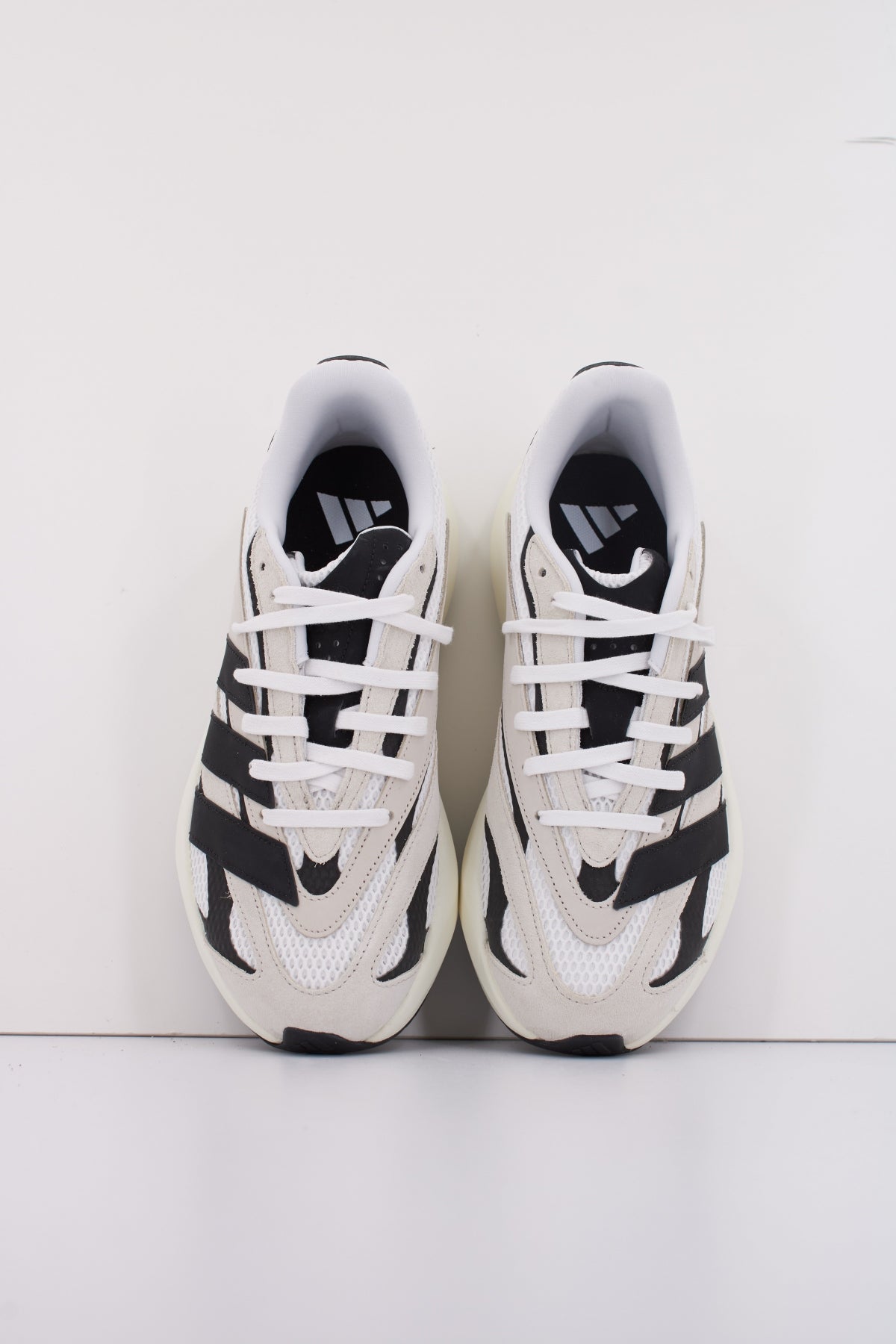 ADIDAS LIGHTBLAZE en color BEIS  (3)