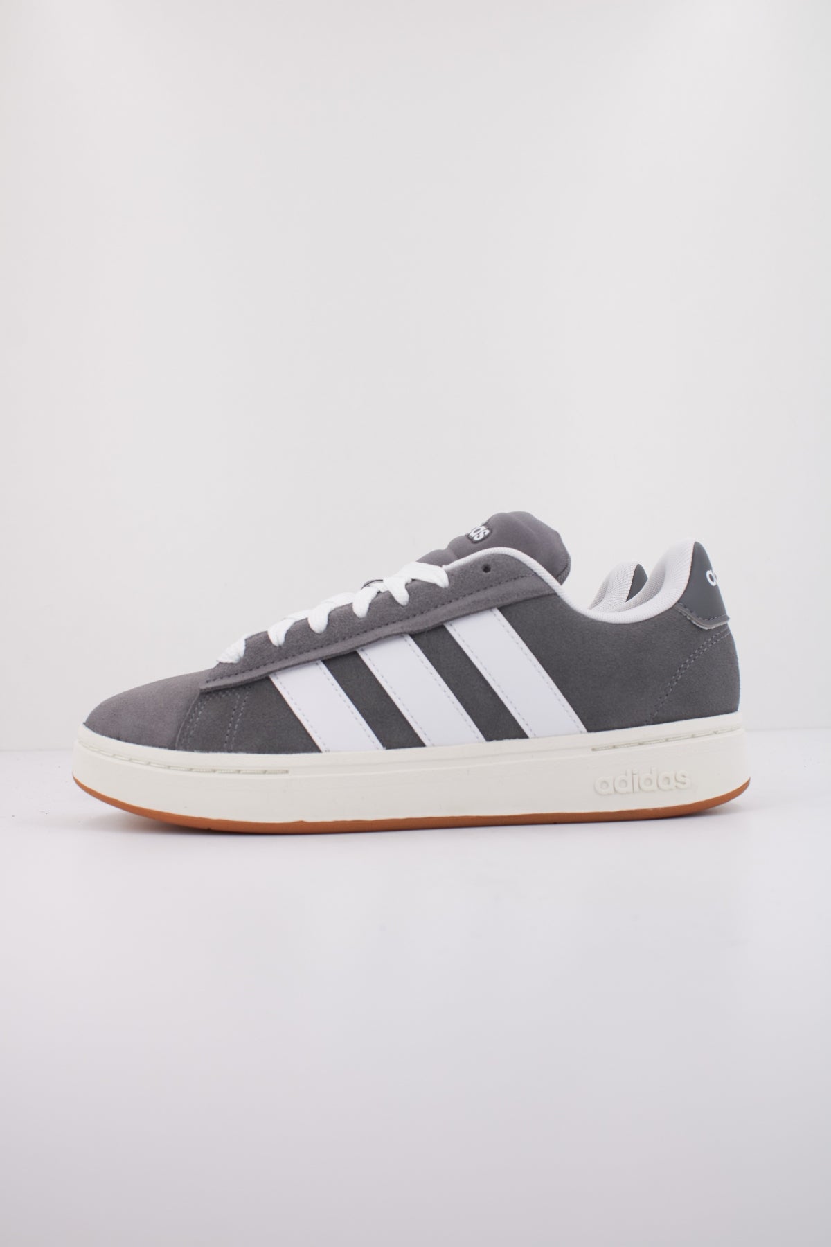 ADIDAS GRAND COURT ALPHA en color GRIS  (1)