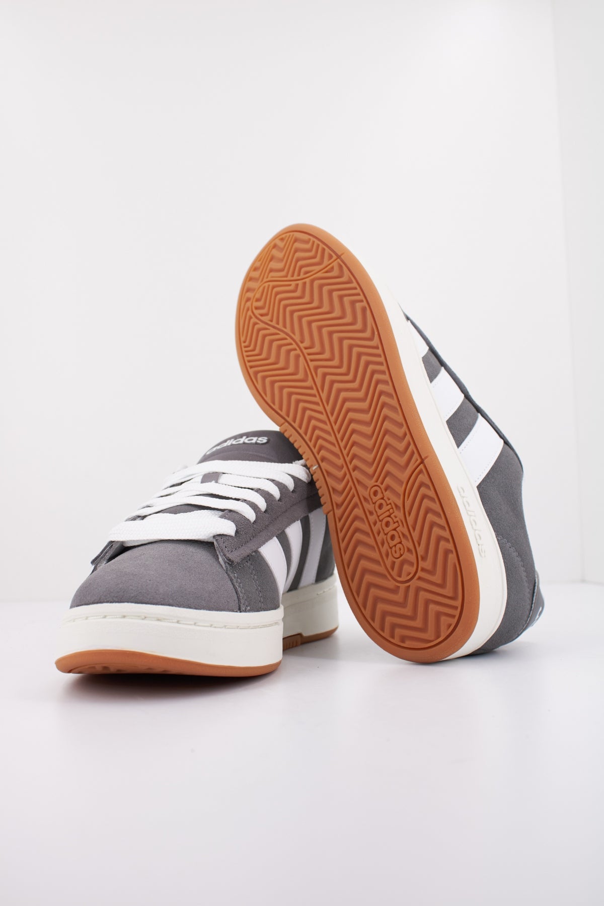 ADIDAS GRAND COURT ALPHA en color GRIS  (5)