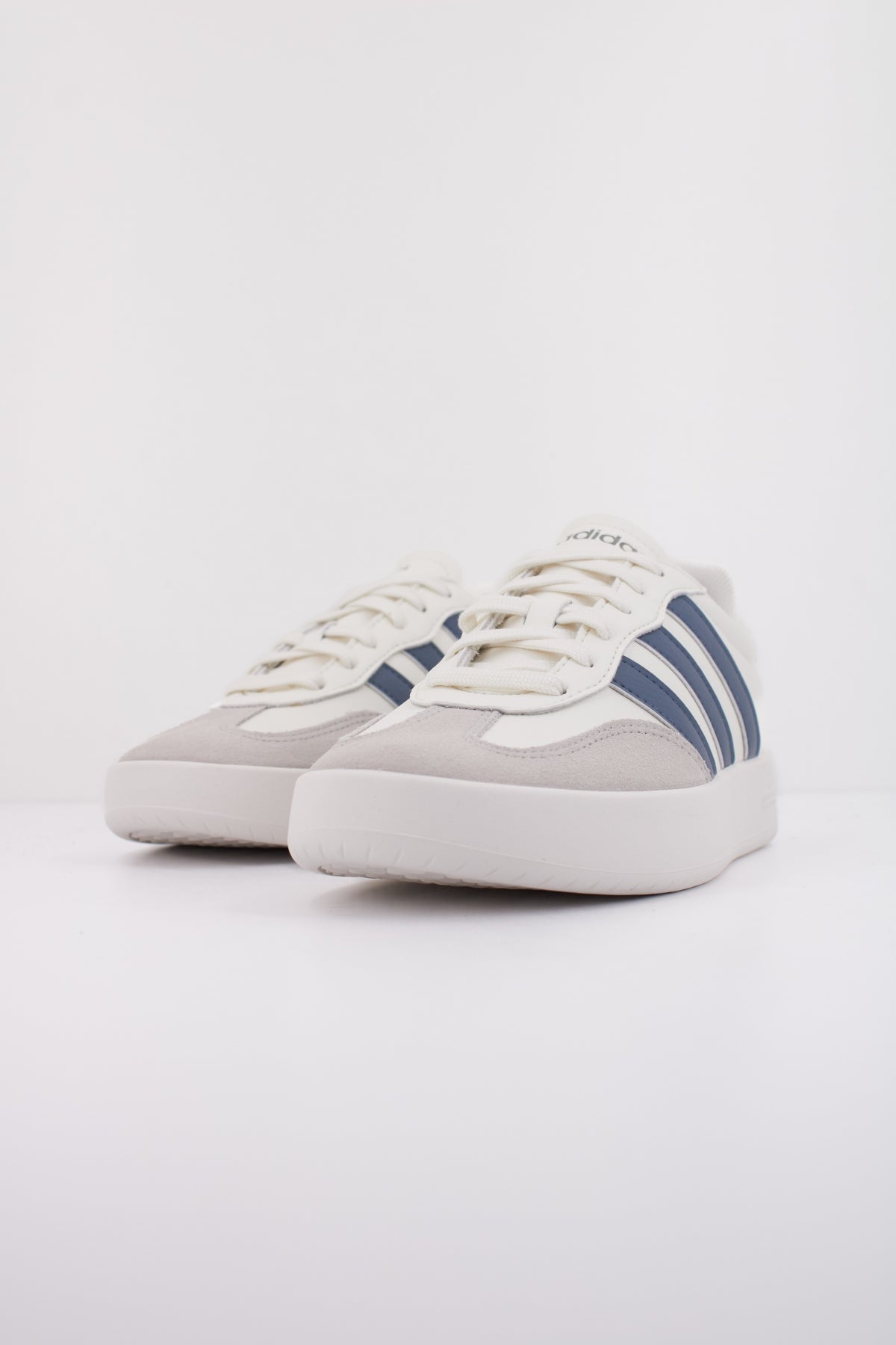 ADIDAS BARREDA en color BLANCO  (2)