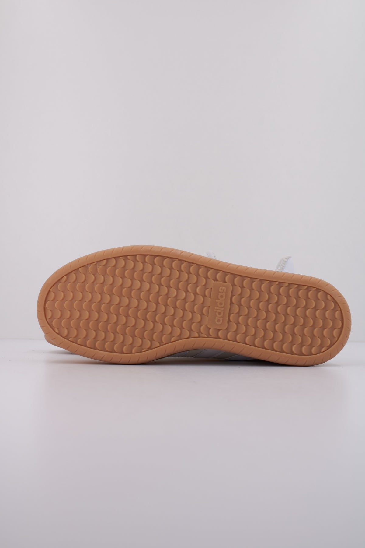 ADIDAS BARREDA en color BEIS  (5)