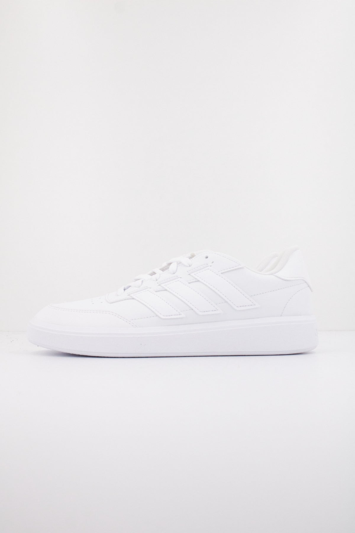 ADIDAS COURTBLOCK en color BLANCO  (1)
