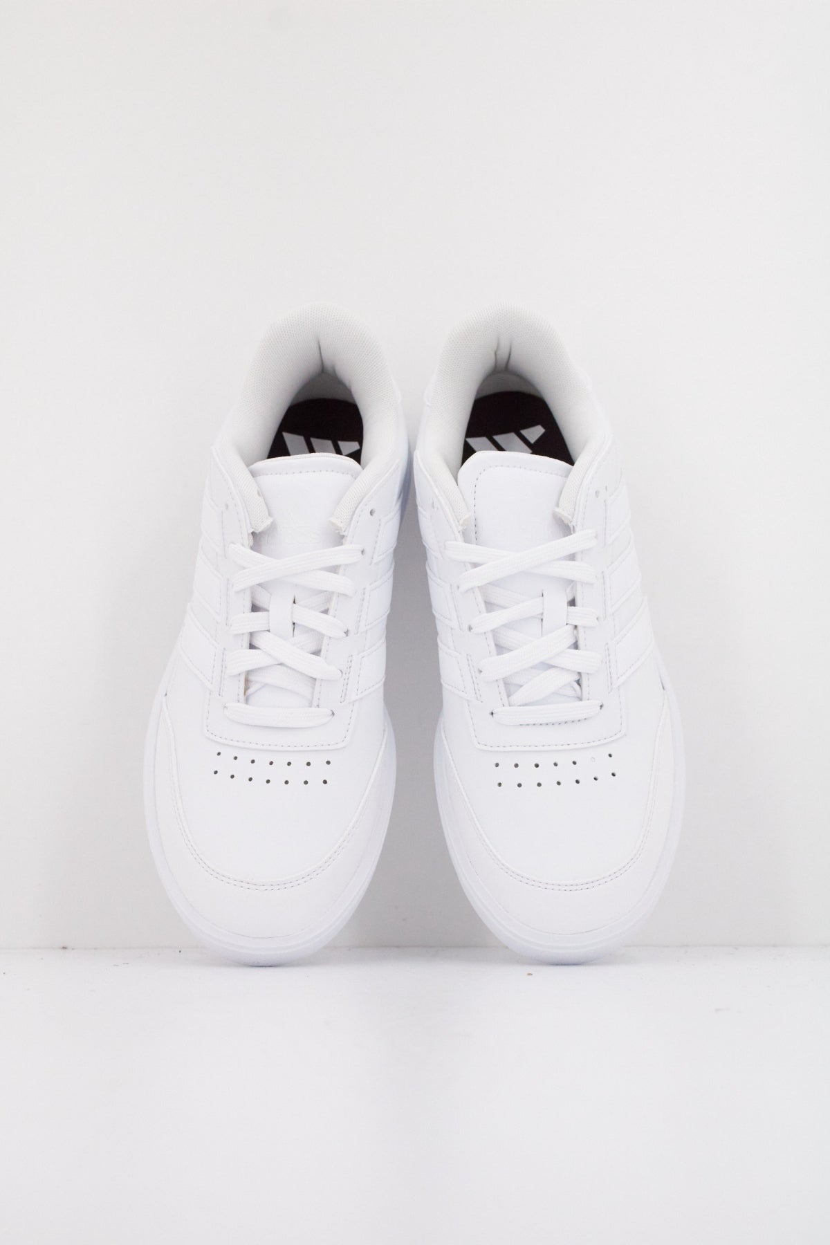 ADIDAS COURTBLOCK en color BLANCO  (3)