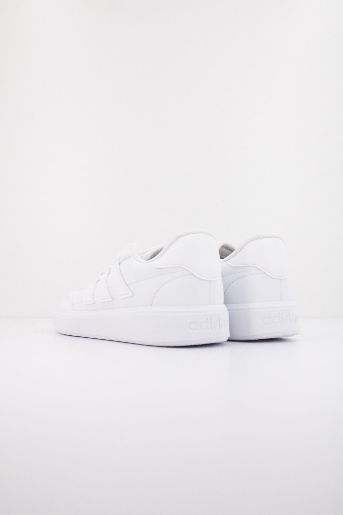 ADIDAS COURTBLOCK en color BLANCO  (4)