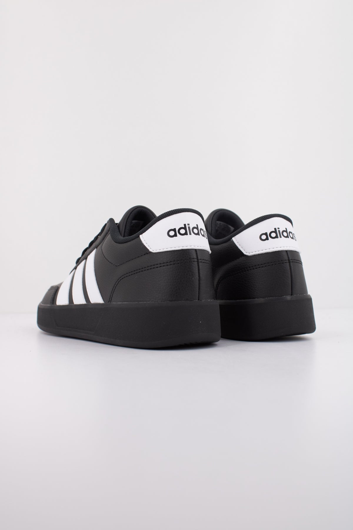 ADIDAS BREAKNET . en color NEGRO  (4)