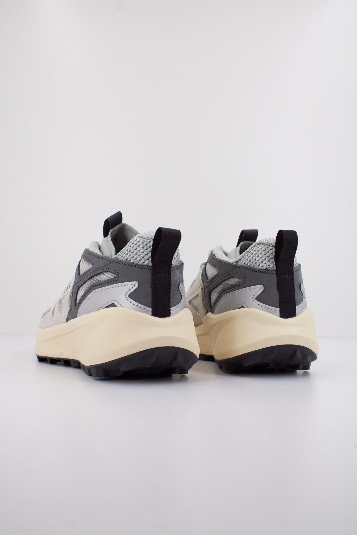 ADIDAS  KANTAI TRAIL  en color GRIS  (4)