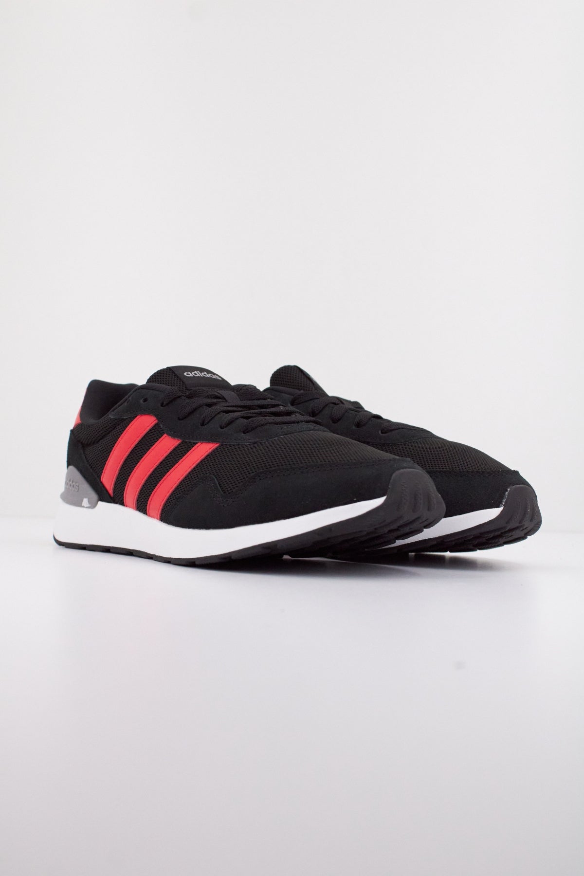 ADIDAS RUN s . en color NEGRO  (2)