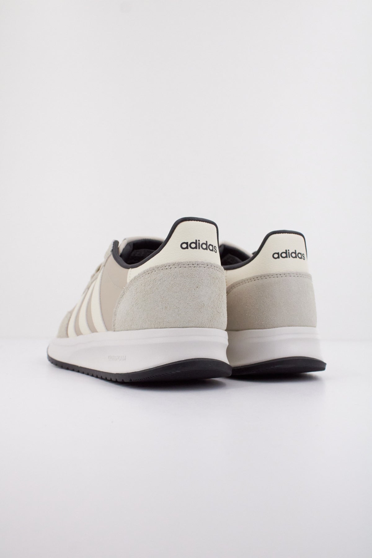 ADIDAS RUN s . en color BEIS  (4)