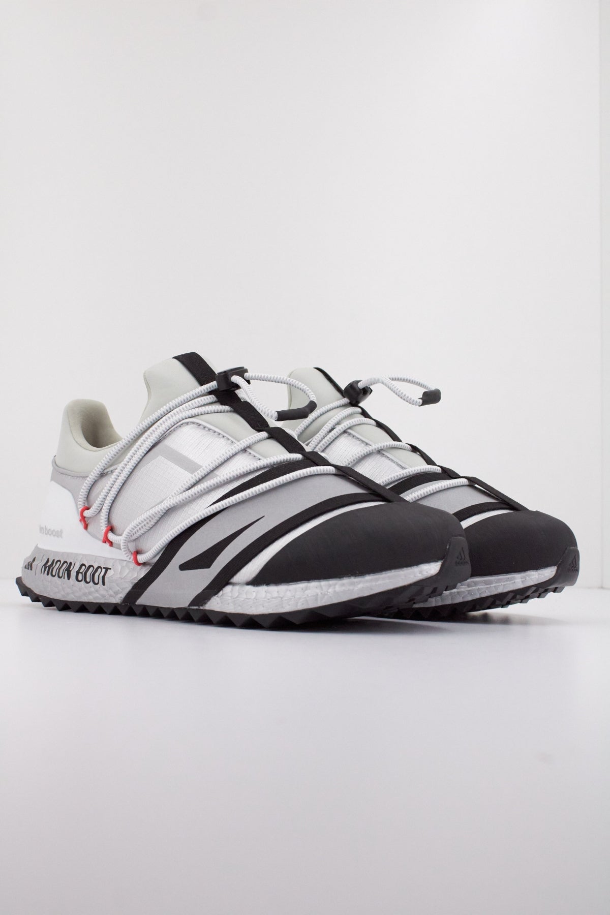 ADIDAS ADIDAS X MOON BOOT en color PLATA  (2)