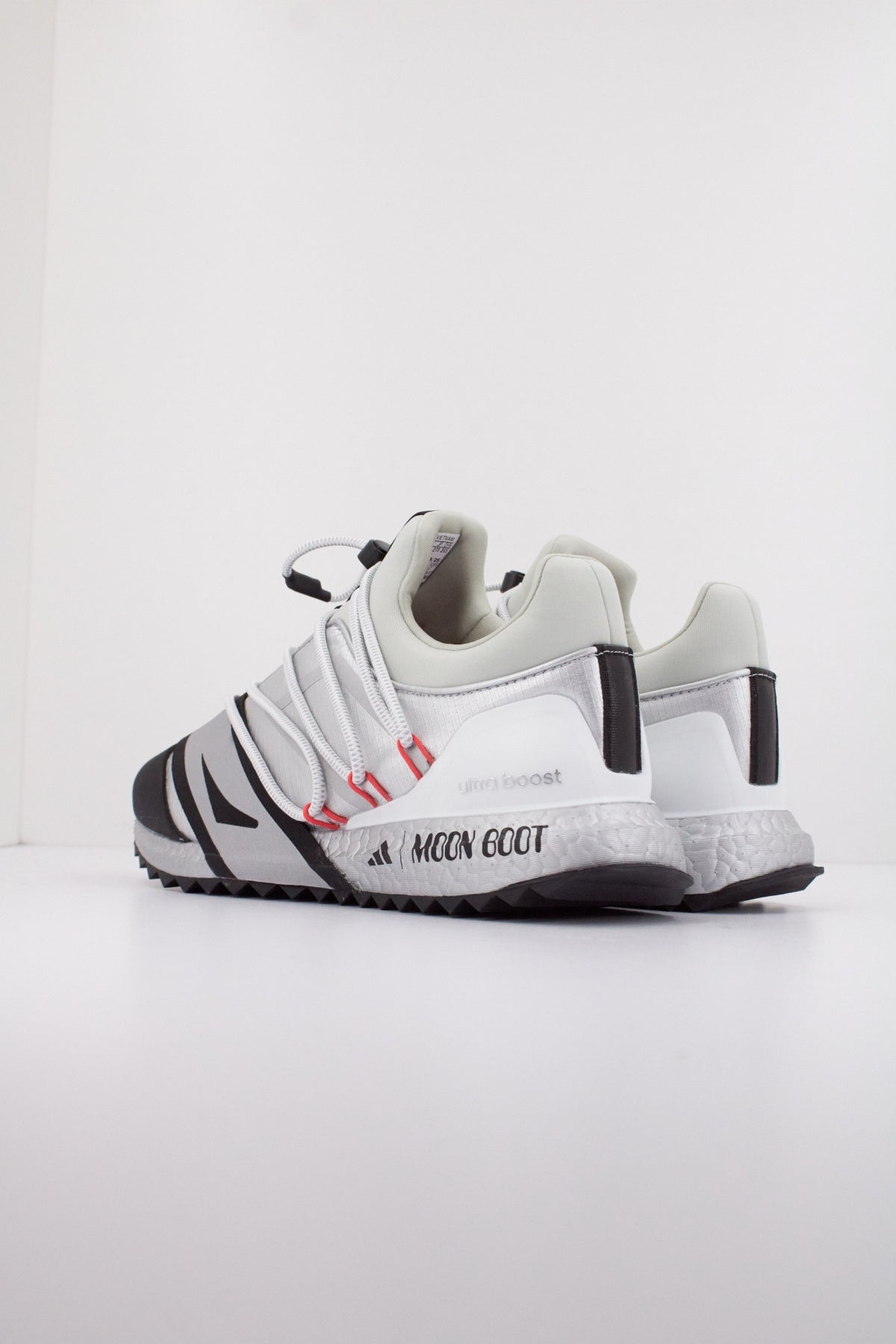 ADIDAS ADIDAS X MOON BOOT en color PLATA  (5)