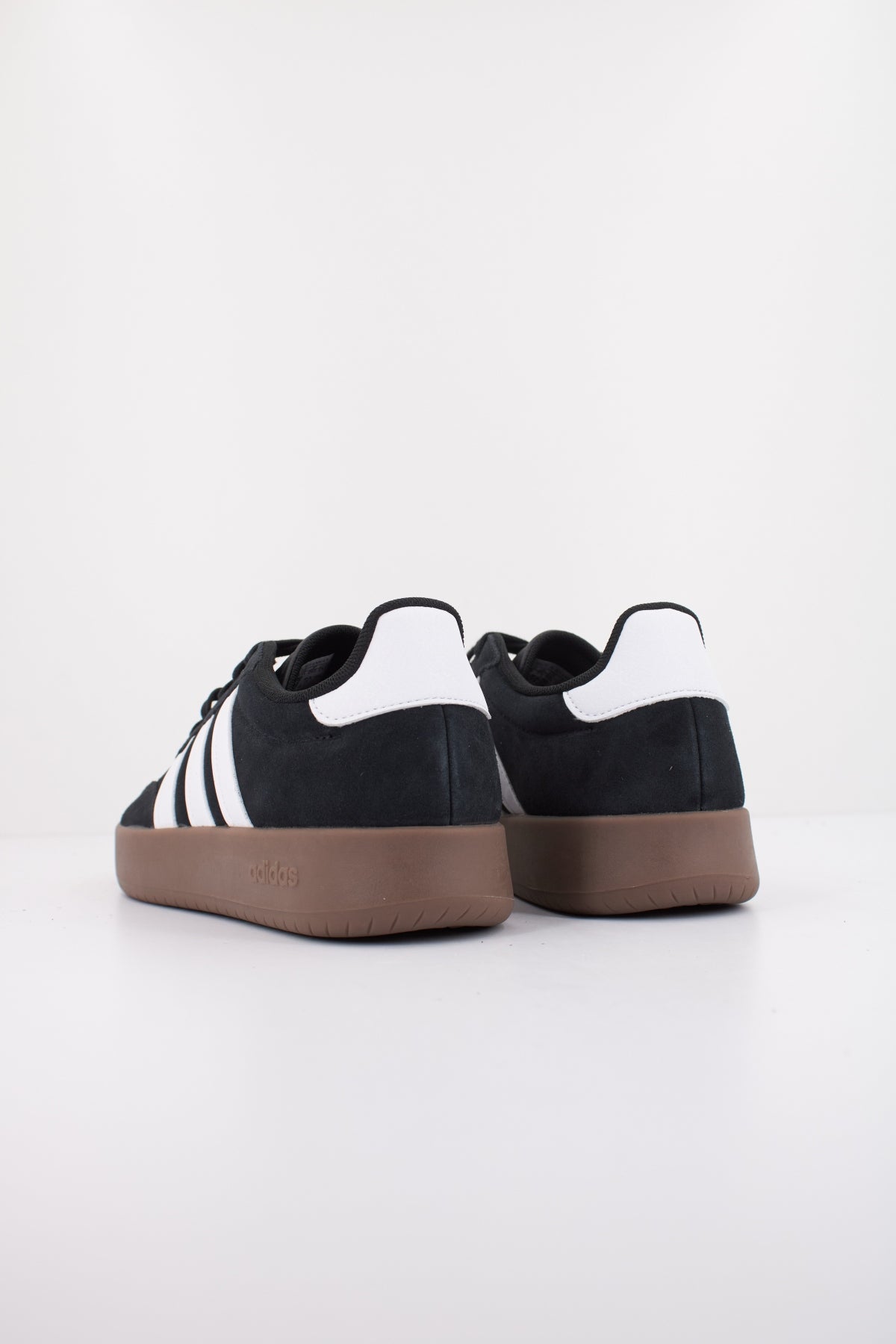 ADIDAS BARREDA en color NEGRO  (4)