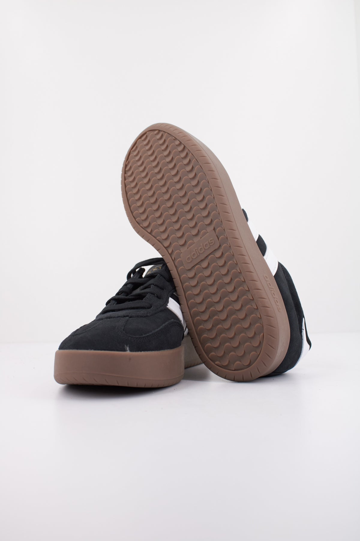 ADIDAS BARREDA en color NEGRO  (5)