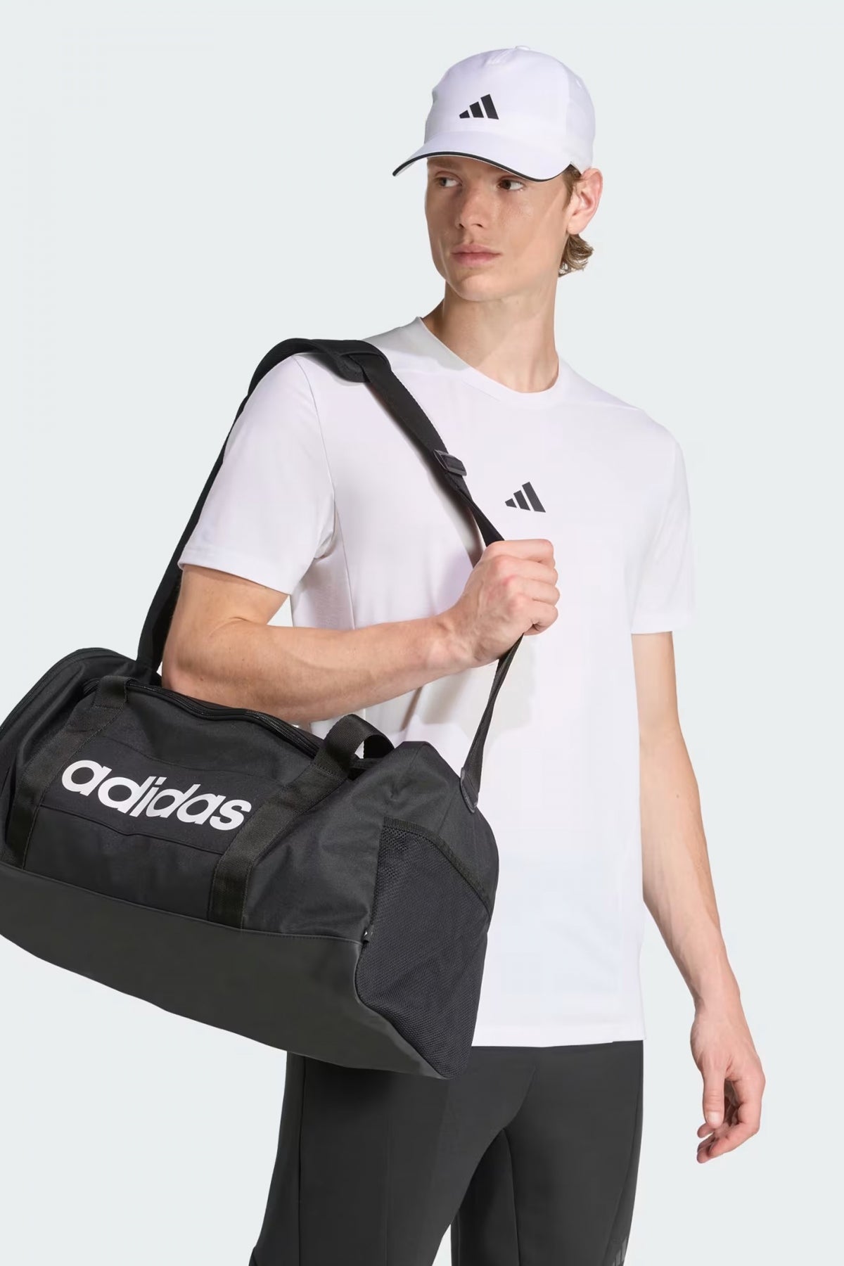 ADIDAS LINEAR DUFFEL M en color NEGRO  (3)